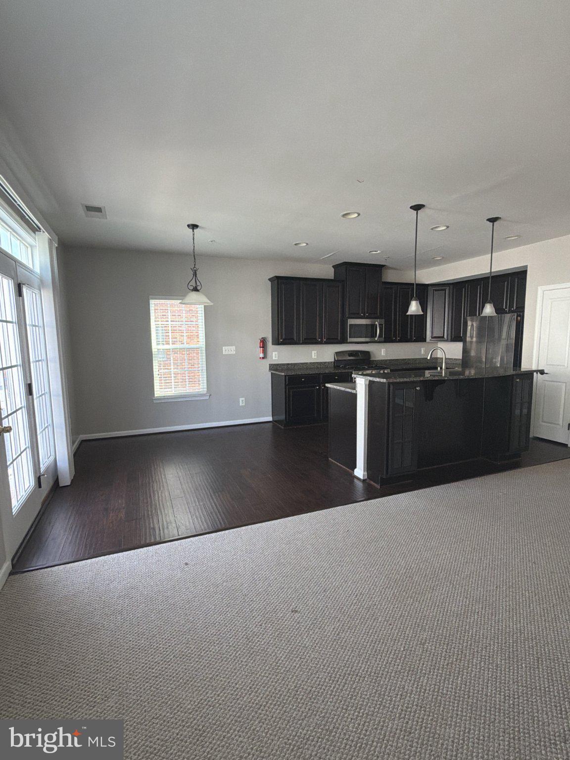 ASHBURN KNOLLS - Residential