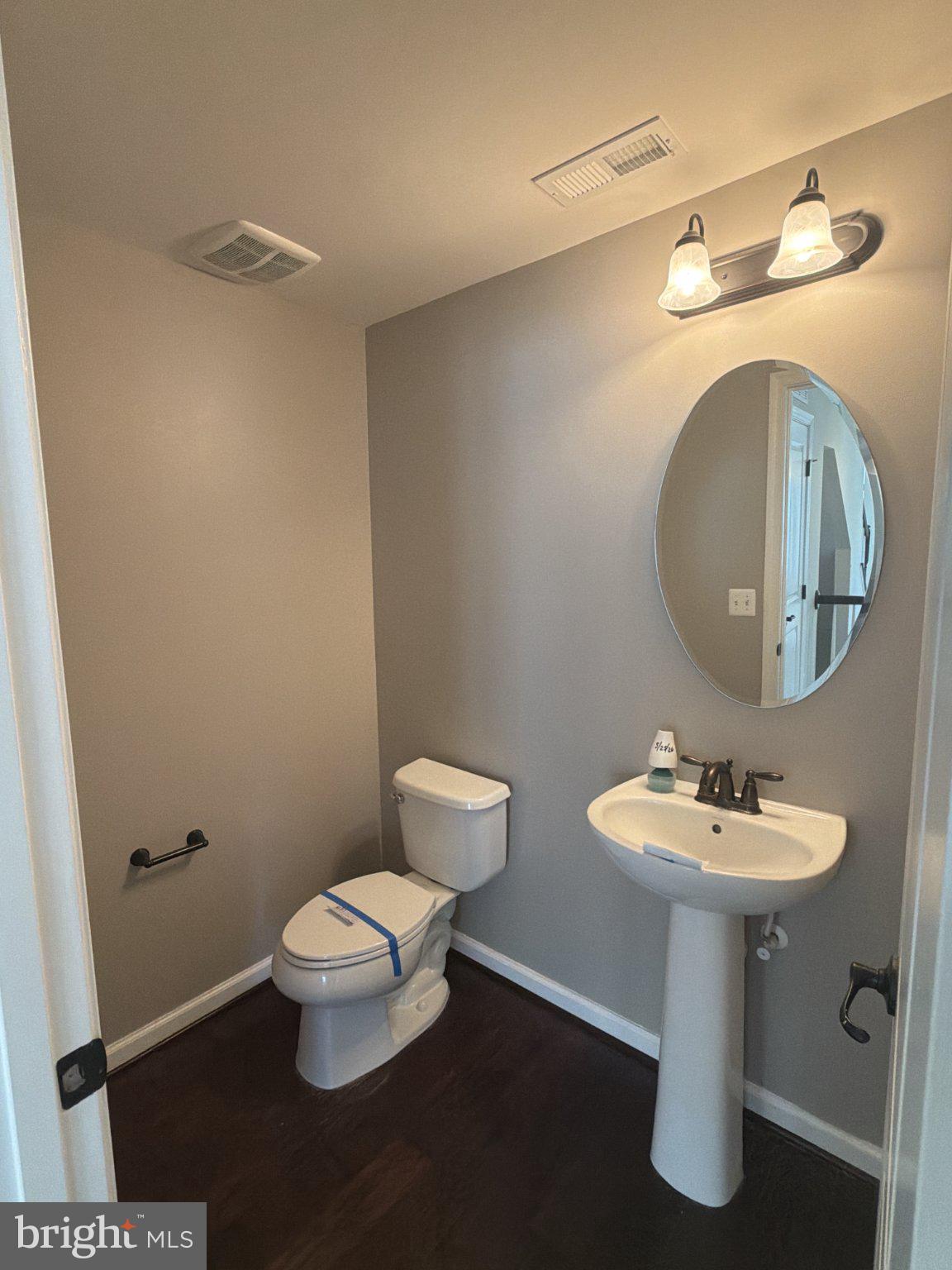 ASHBURN KNOLLS - Residential