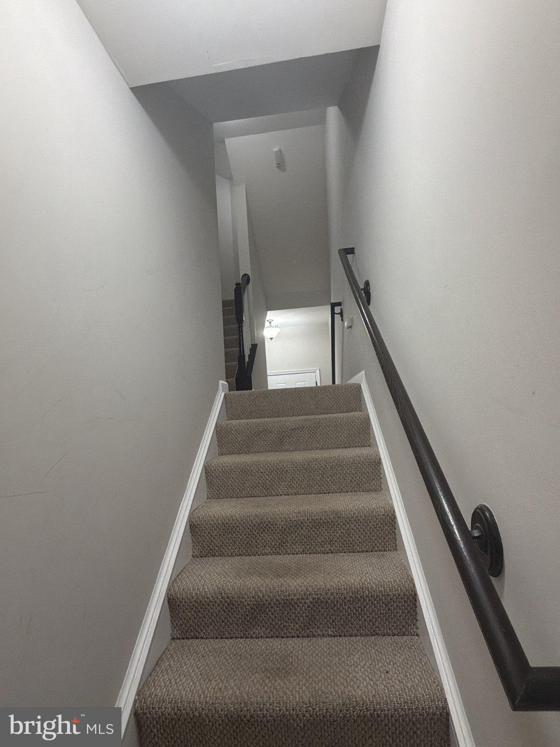 ASHBURN KNOLLS - Residential