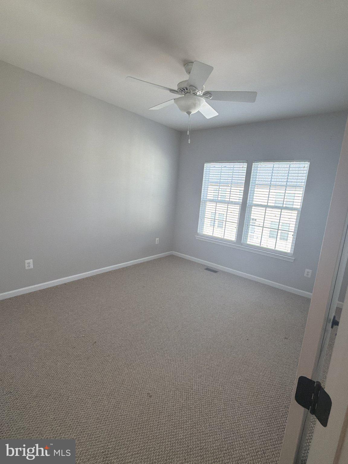 ASHBURN KNOLLS - Residential
