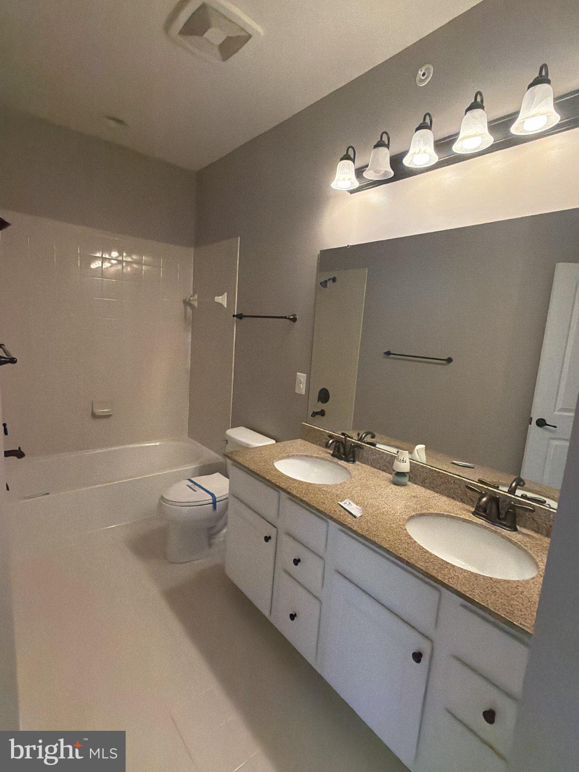 ASHBURN KNOLLS - Residential
