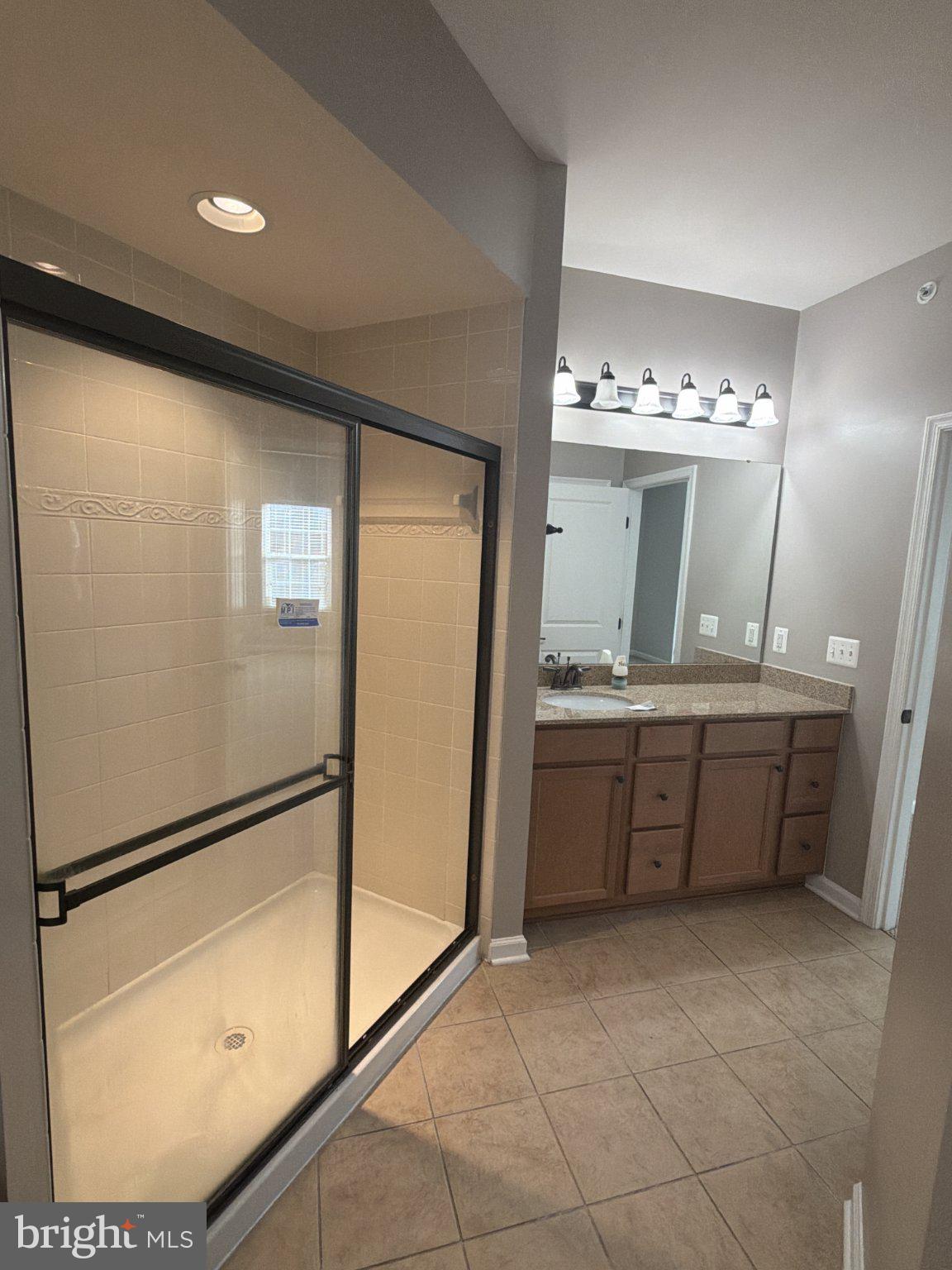 ASHBURN KNOLLS - Residential