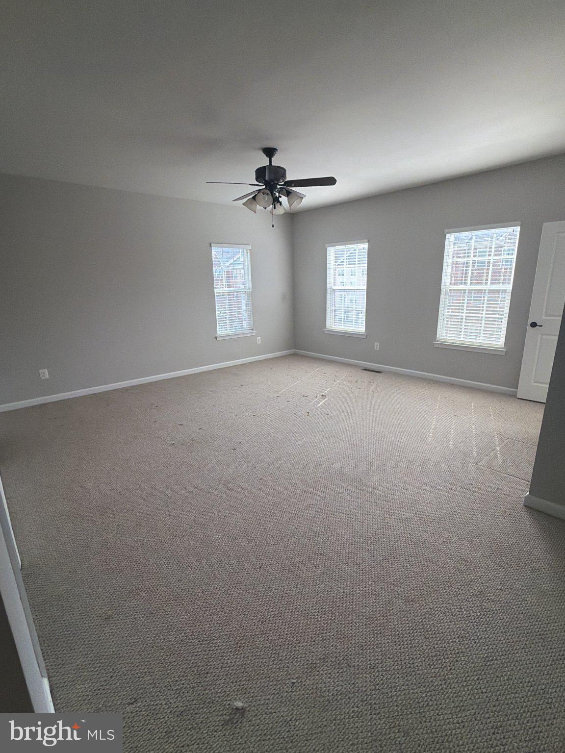 ASHBURN KNOLLS - Residential