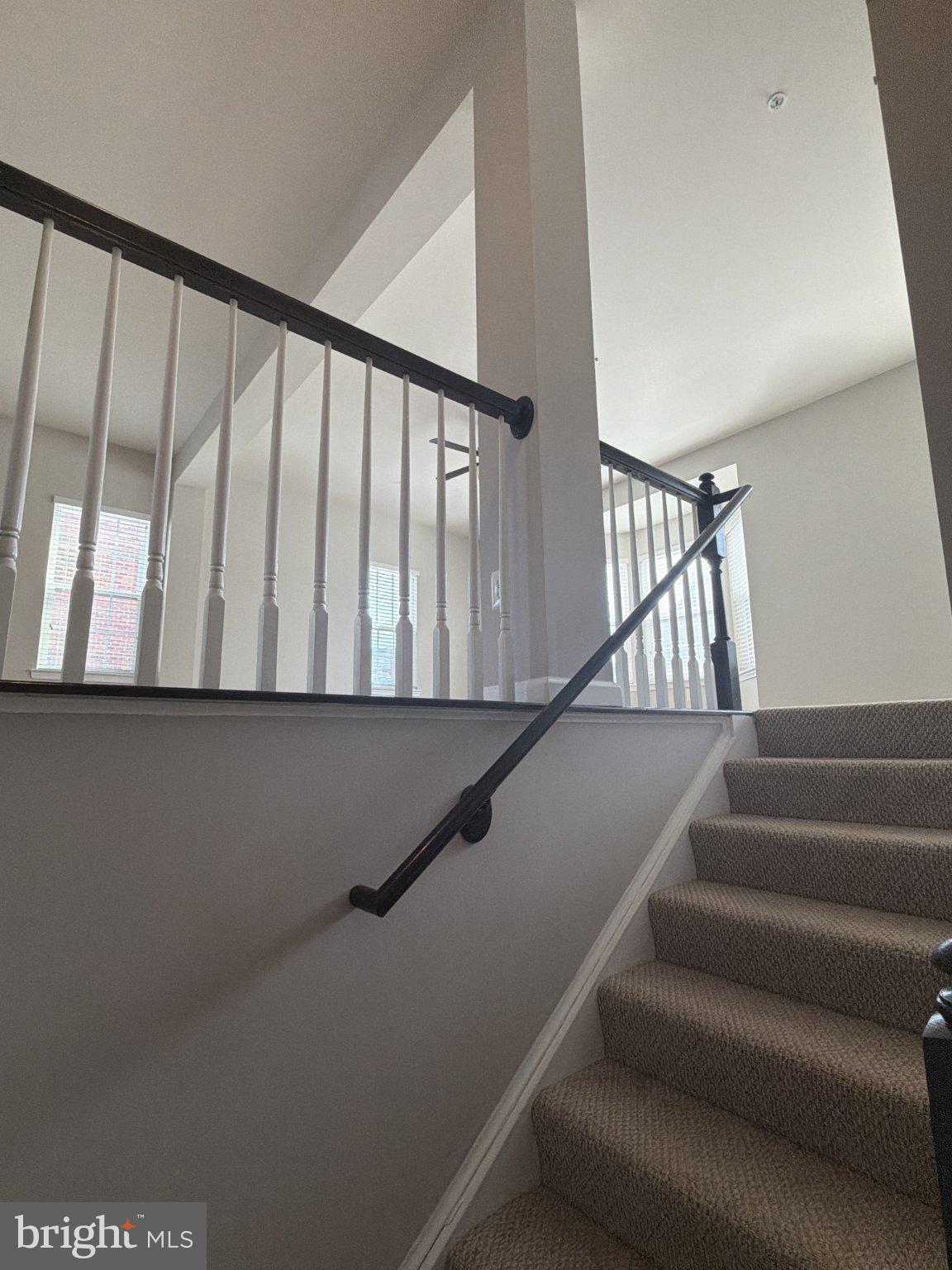 ASHBURN KNOLLS - Residential