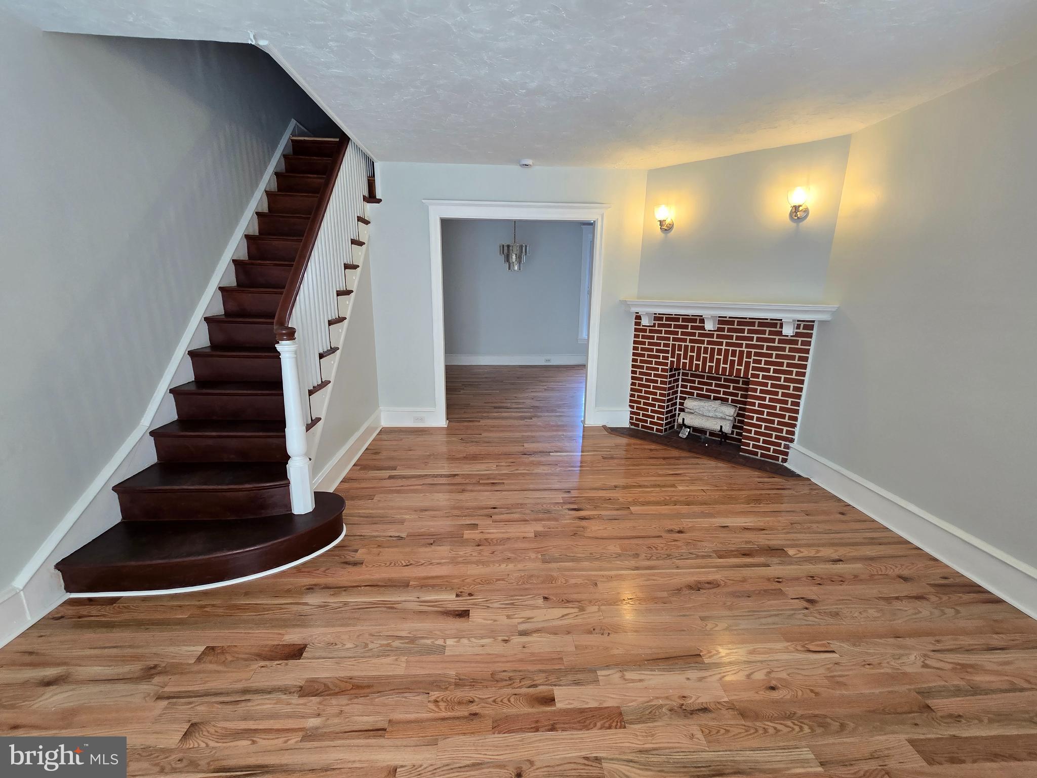 LAWNCREST - Residential