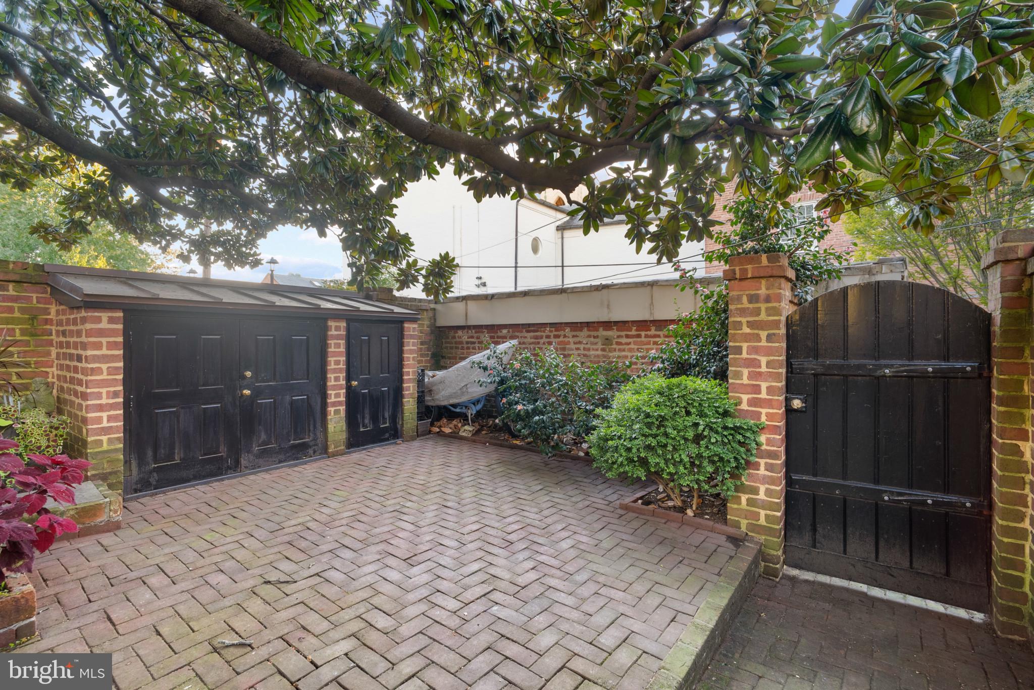 OLD TOWN ALEXANDRIA - Residential