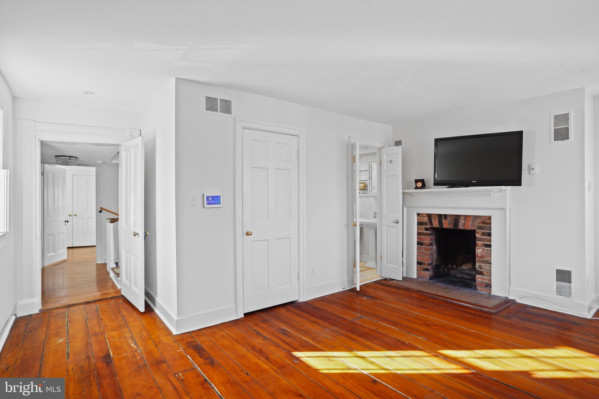 OLD TOWN ALEXANDRIA - Residential