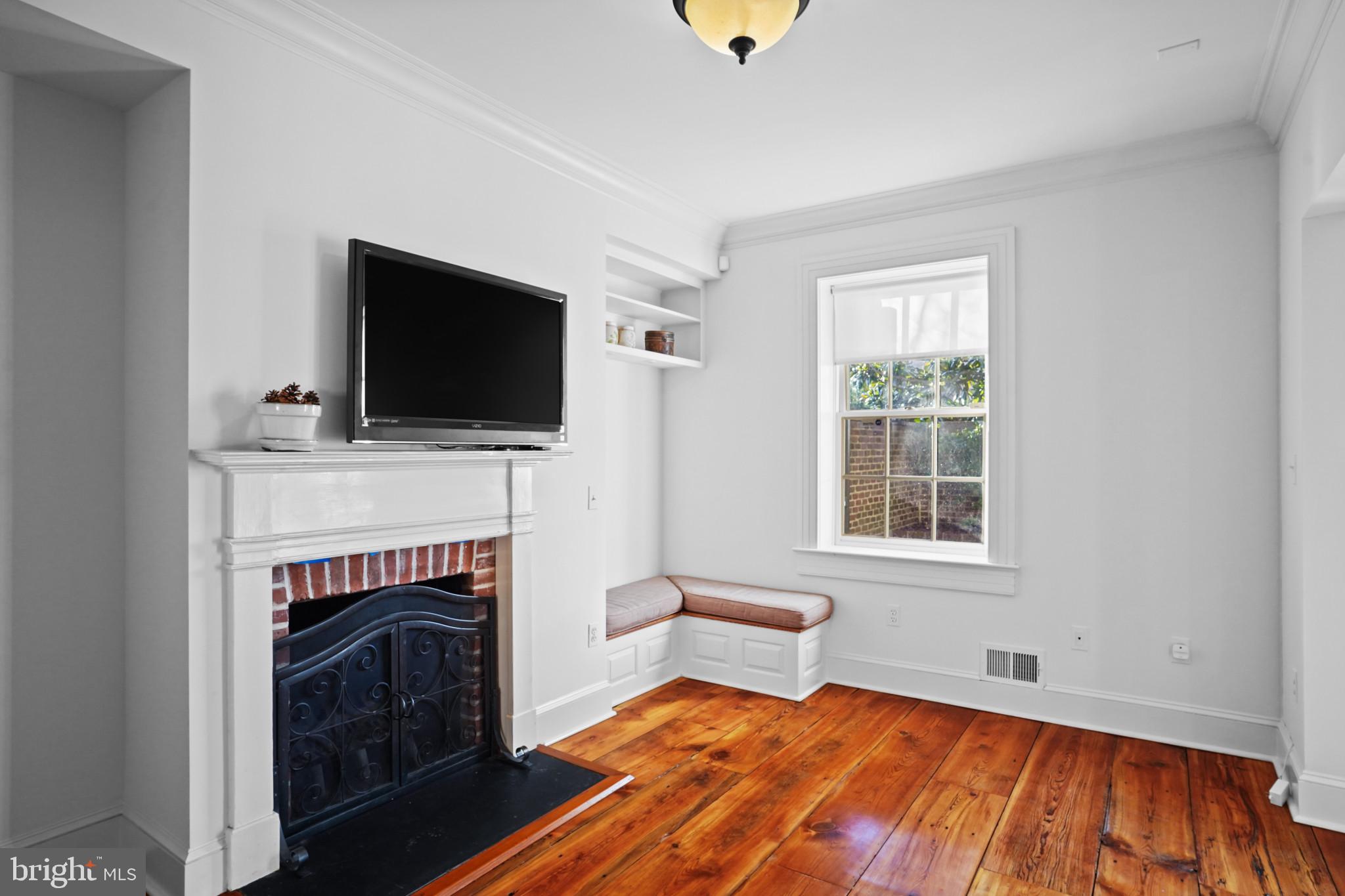 OLD TOWN ALEXANDRIA - Residential