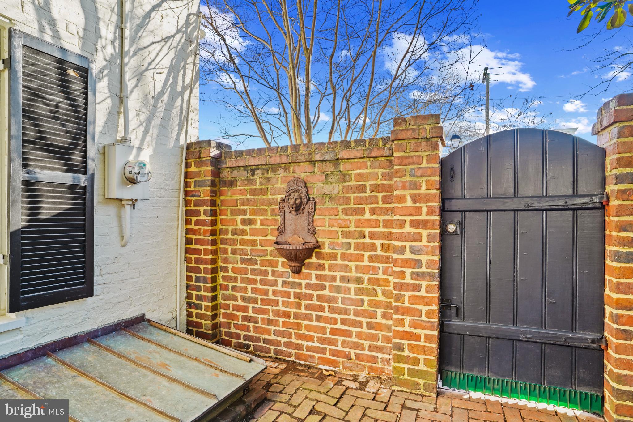 OLD TOWN ALEXANDRIA - Residential