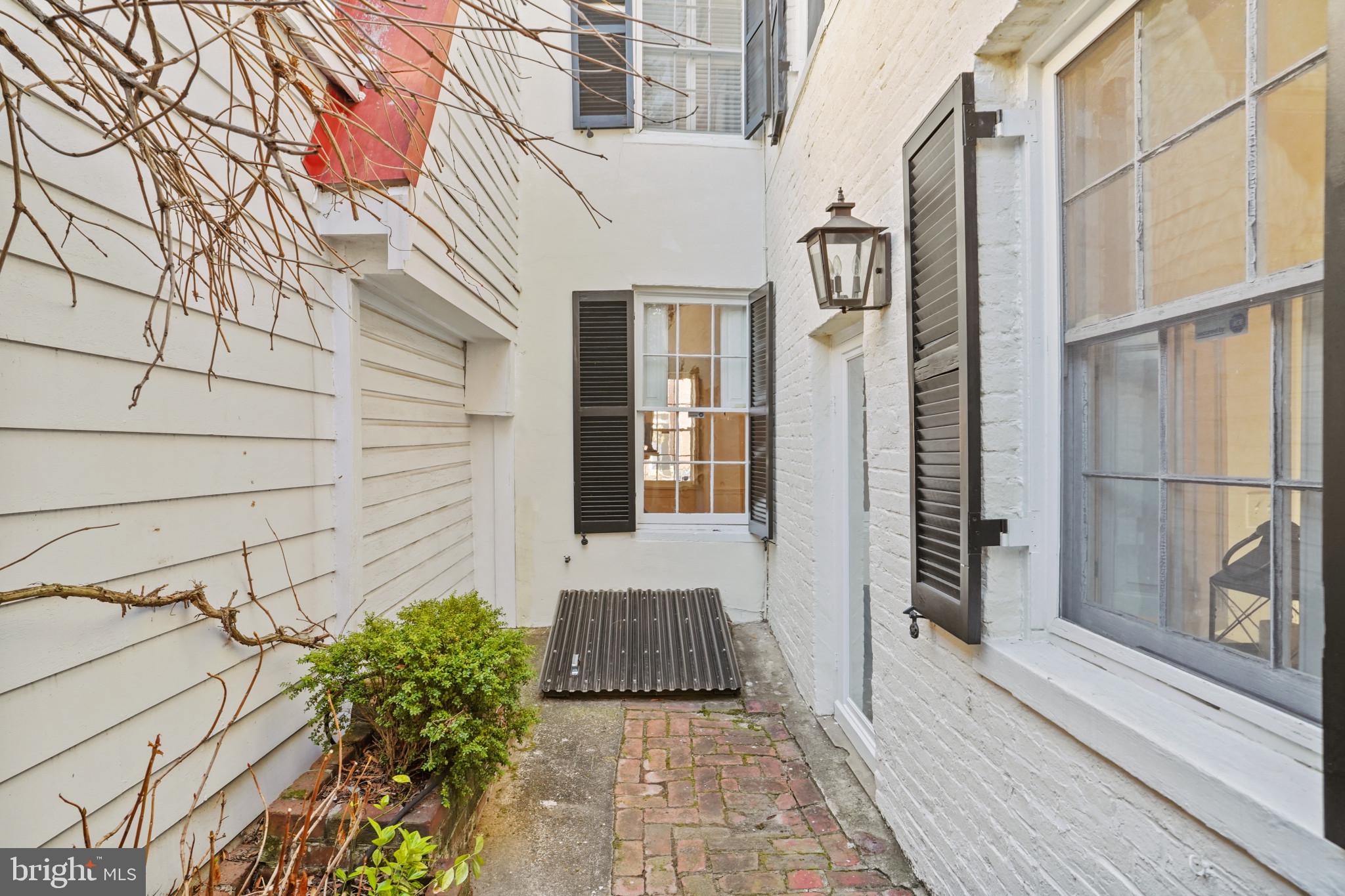 OLD TOWN ALEXANDRIA - Residential