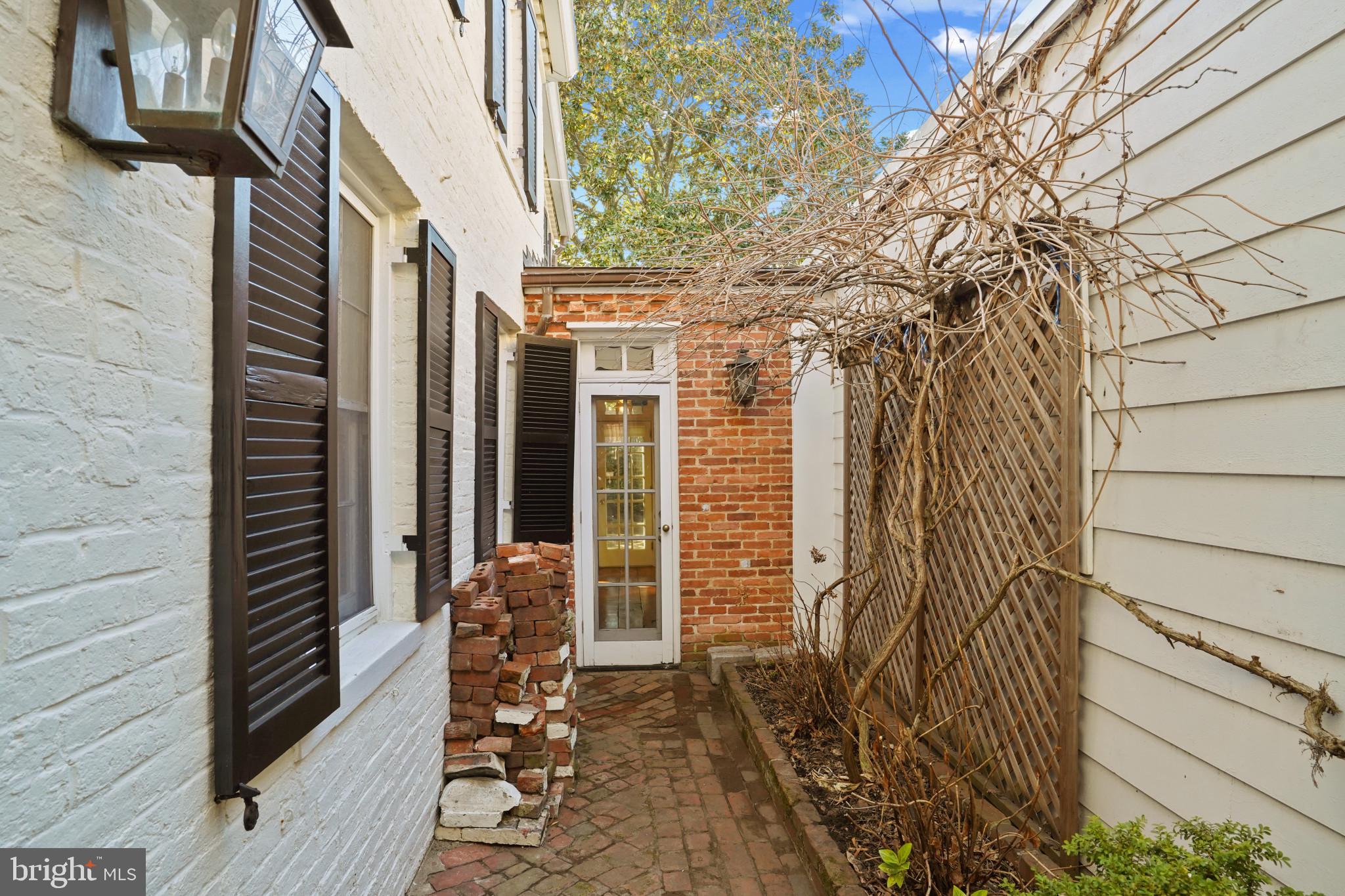 OLD TOWN ALEXANDRIA - Residential