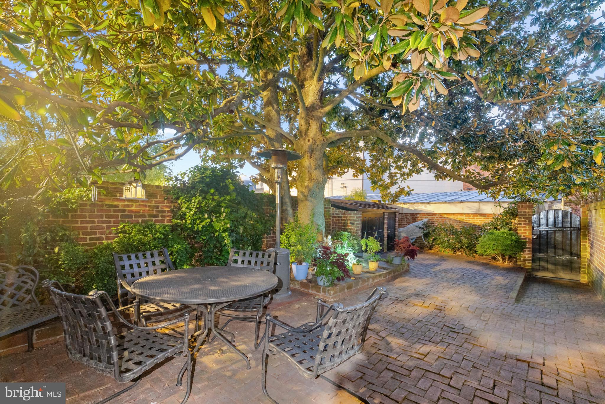 OLD TOWN ALEXANDRIA - Residential