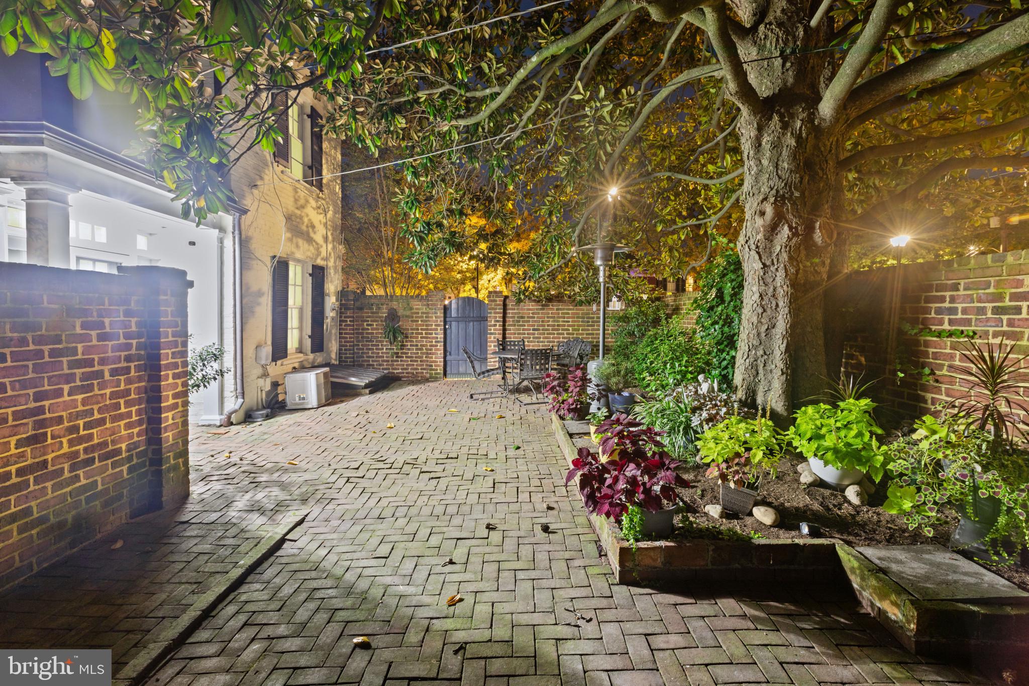 OLD TOWN ALEXANDRIA - Residential