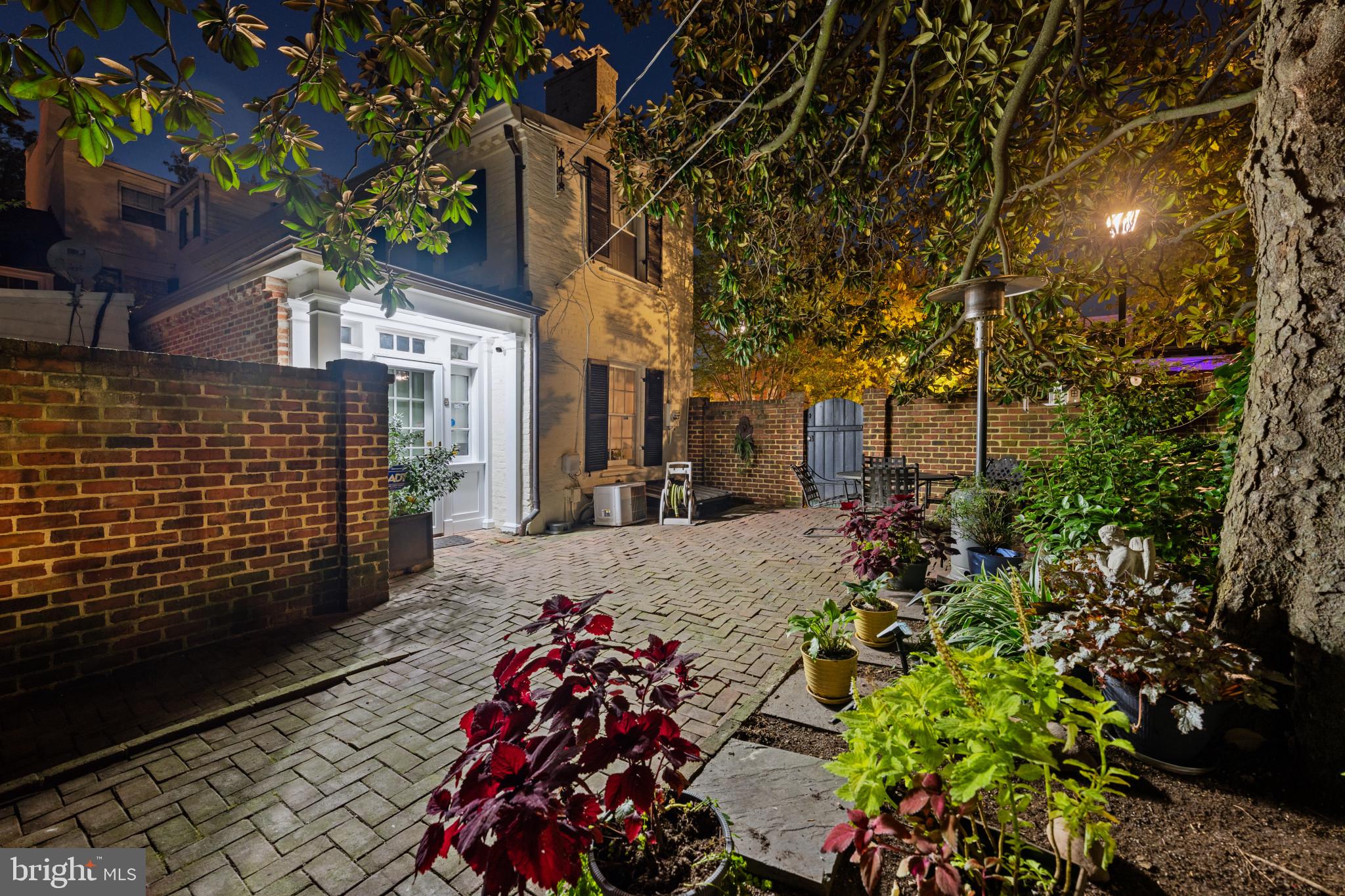 OLD TOWN ALEXANDRIA - Residential