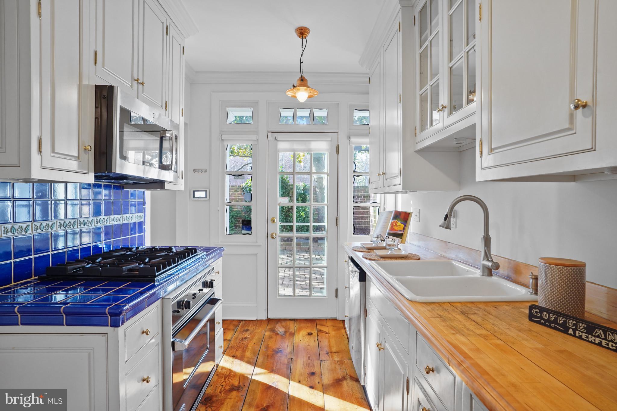 OLD TOWN ALEXANDRIA - Residential