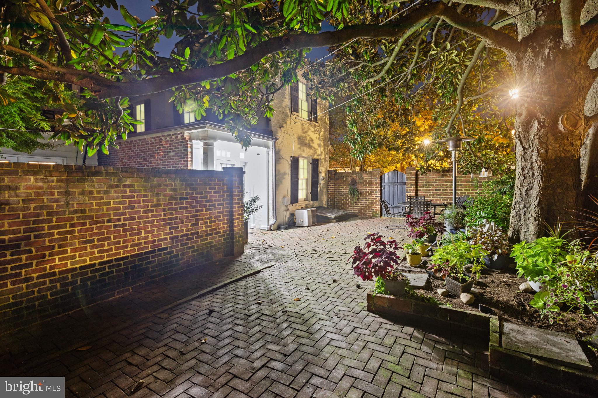 OLD TOWN ALEXANDRIA - Residential
