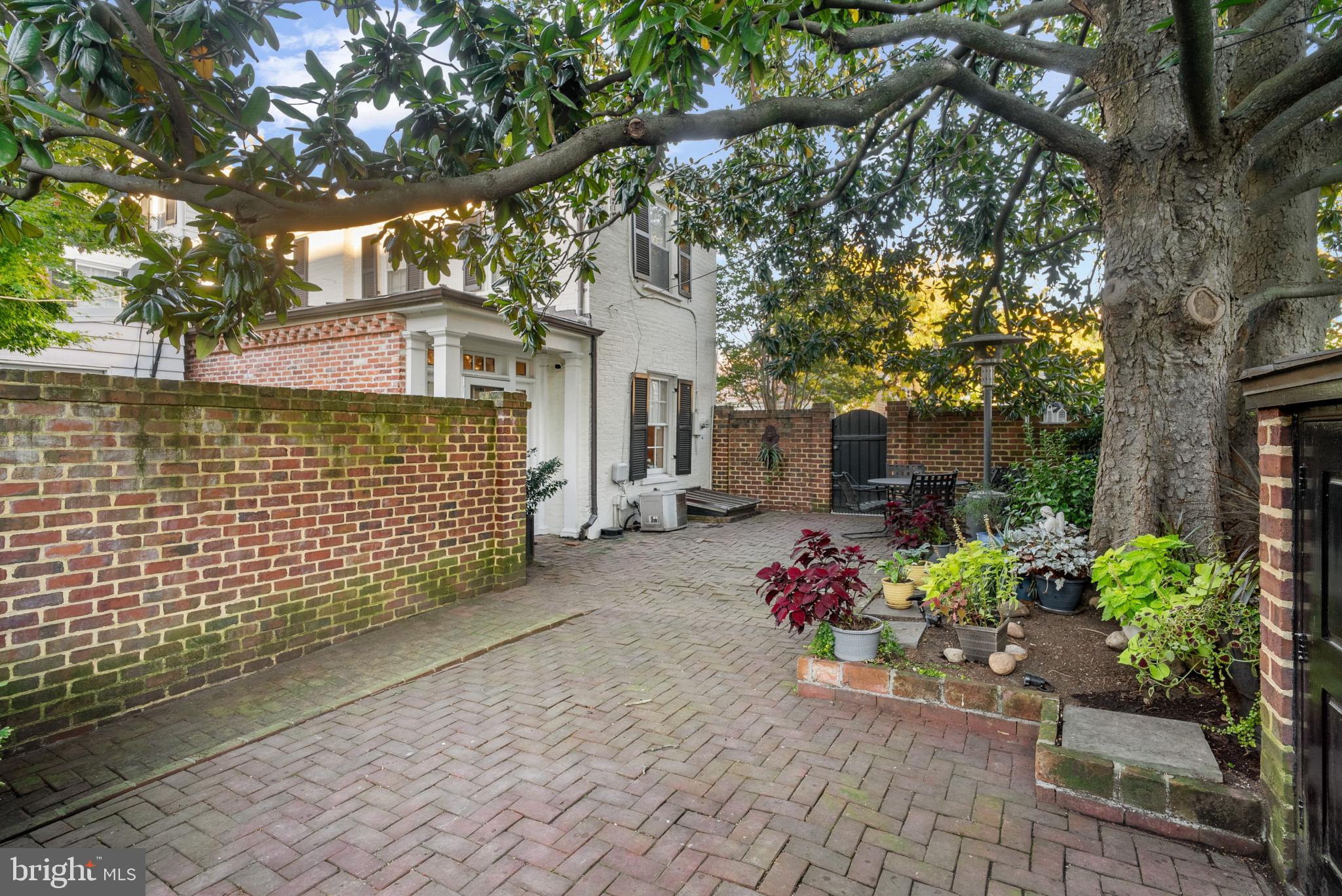 OLD TOWN ALEXANDRIA - Residential