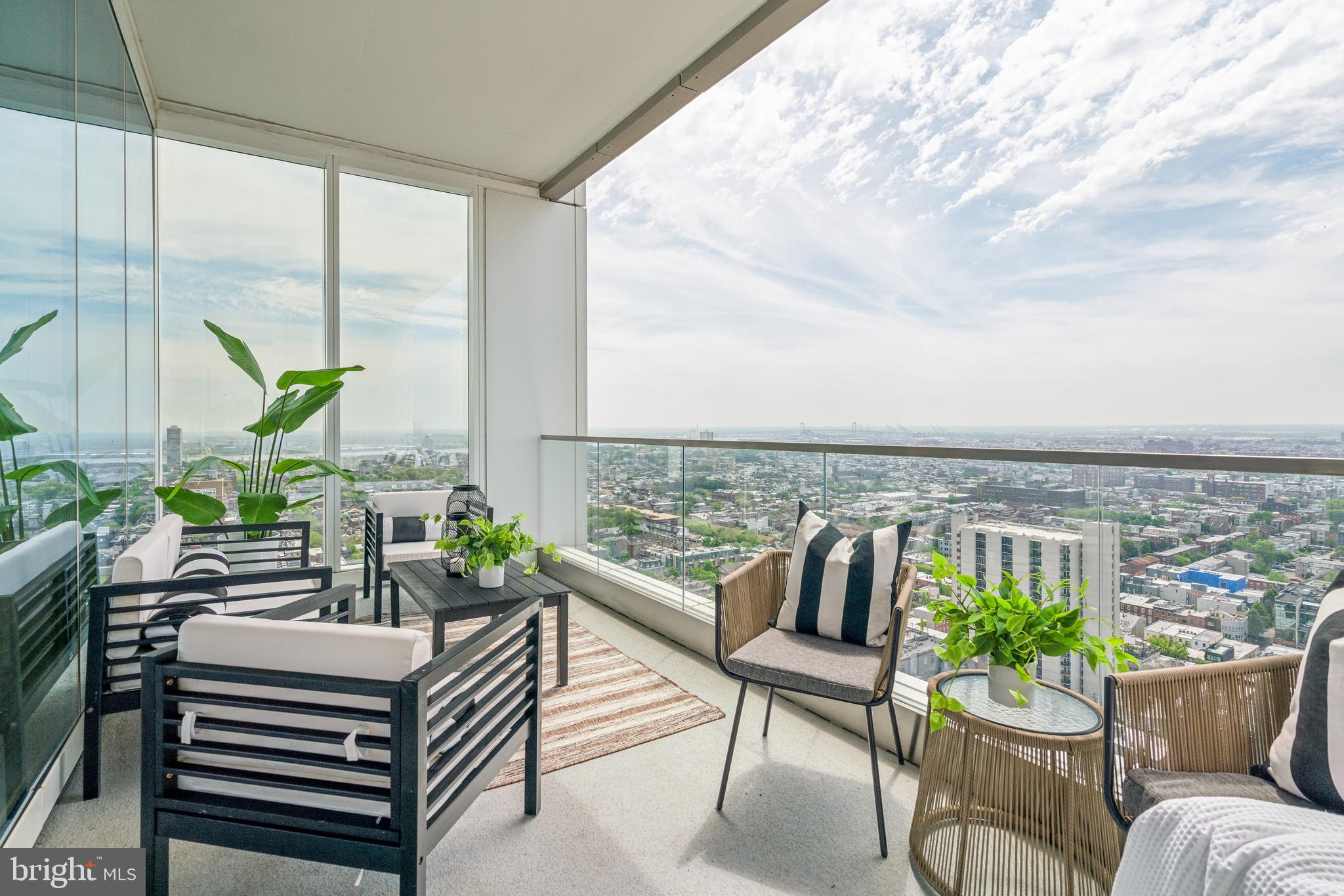 AVENUE OF THE ARTS - Residential