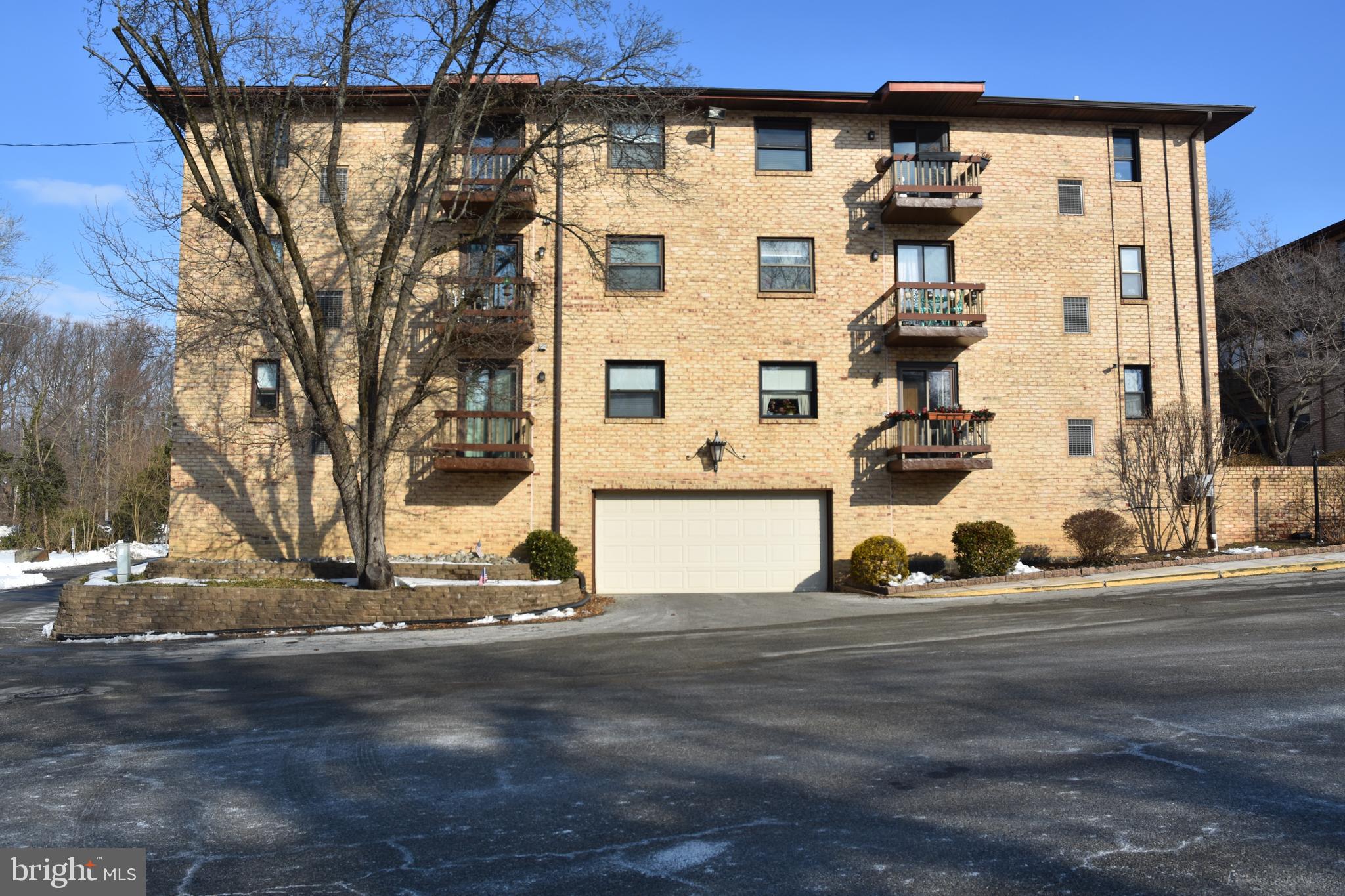 Welcome to highly sought-after Heathergreen, where comfort, convenience, and scenic surroundings come together. This spacious 3-bedroom, 2-full-bath condo offers private parking and added security for peace of mind. Inside, you’ll find an updated kitchen featuring sleek stainless steel appliances, a beautifully tiled shower in the primary bath, and a generous walk-in closet. A newer HVAC system and in-unit washer and dryer provide modern efficiency and everyday ease. Relax year-round in your enclosed porch overlooking the tranquil views of Shellpot Creek, the perfect setting for morning coffee or evening unwinding.  Located just off Shipley Rd and Phila Pike, this North Wilmington location is perfectly situated with easy access to I-95, I-495 or a quick drive into Wilmington.  Nearby beautiful Rockwood park and Bellevue State Park that offers, walking trails, tennis courts, summertime concerts and so much more.   Private, Secure & Serene.  It's all here.