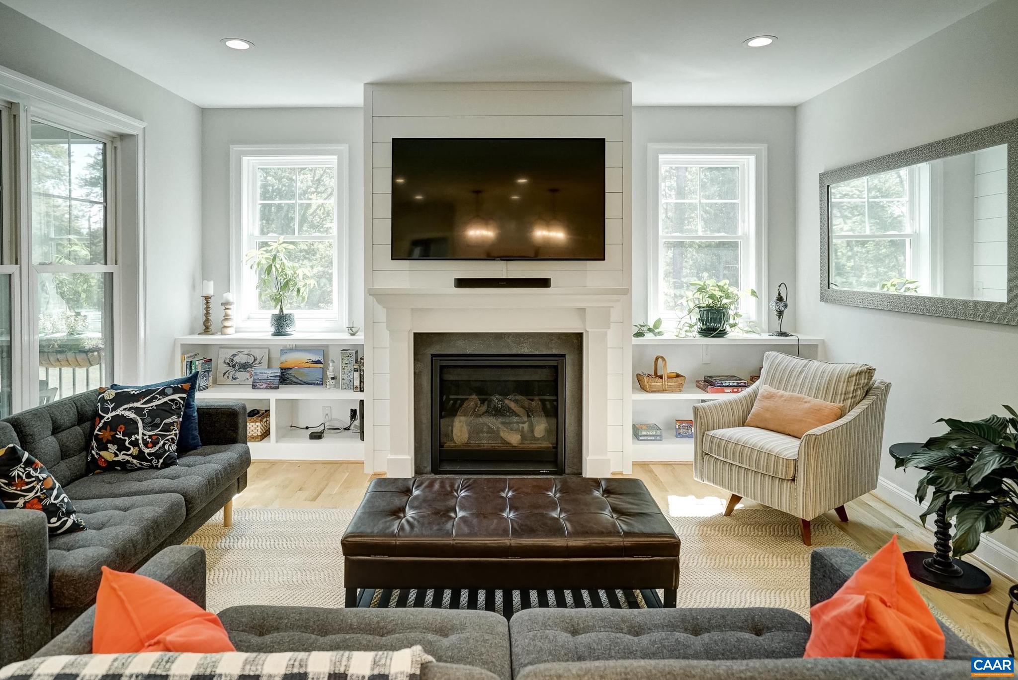 ROYAL ACRES - Residential