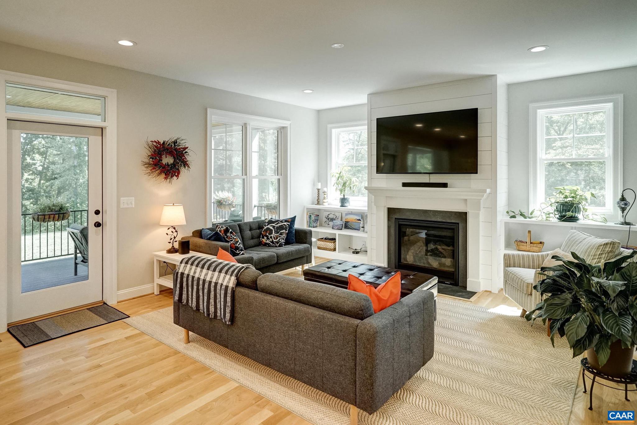 ROYAL ACRES - Residential