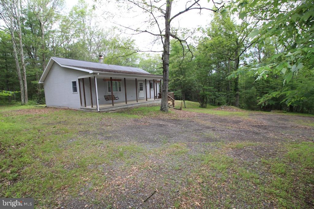 CLOSE TO 25 ACRES. 4 BEDROOM ,2 BATHROOM LARGE FAMILY ROOM WOOD STOVE IN LIVING ROOM.FRONT PORCH LOOKING OVER A SMALL YARD WITH A FIRE PT TO ENTERTAIN AND RELAX. INCLUDES LARGE POLE BARN. SEVERAL FOOD PLOTS.WALKING DISTANCE TO STATE GAME LANDS . MINUTES FROM GOLF COURSE,SWIMMING POOL AND A SMALL TOWN. RIVER CLOSE BY TO CANOE AND KAYAK ON. ABOUT 1 HR 30 MINUTES FROM LANCASTER. ALL FURNITURE AND APPLIANCES ARE INCLUDED .