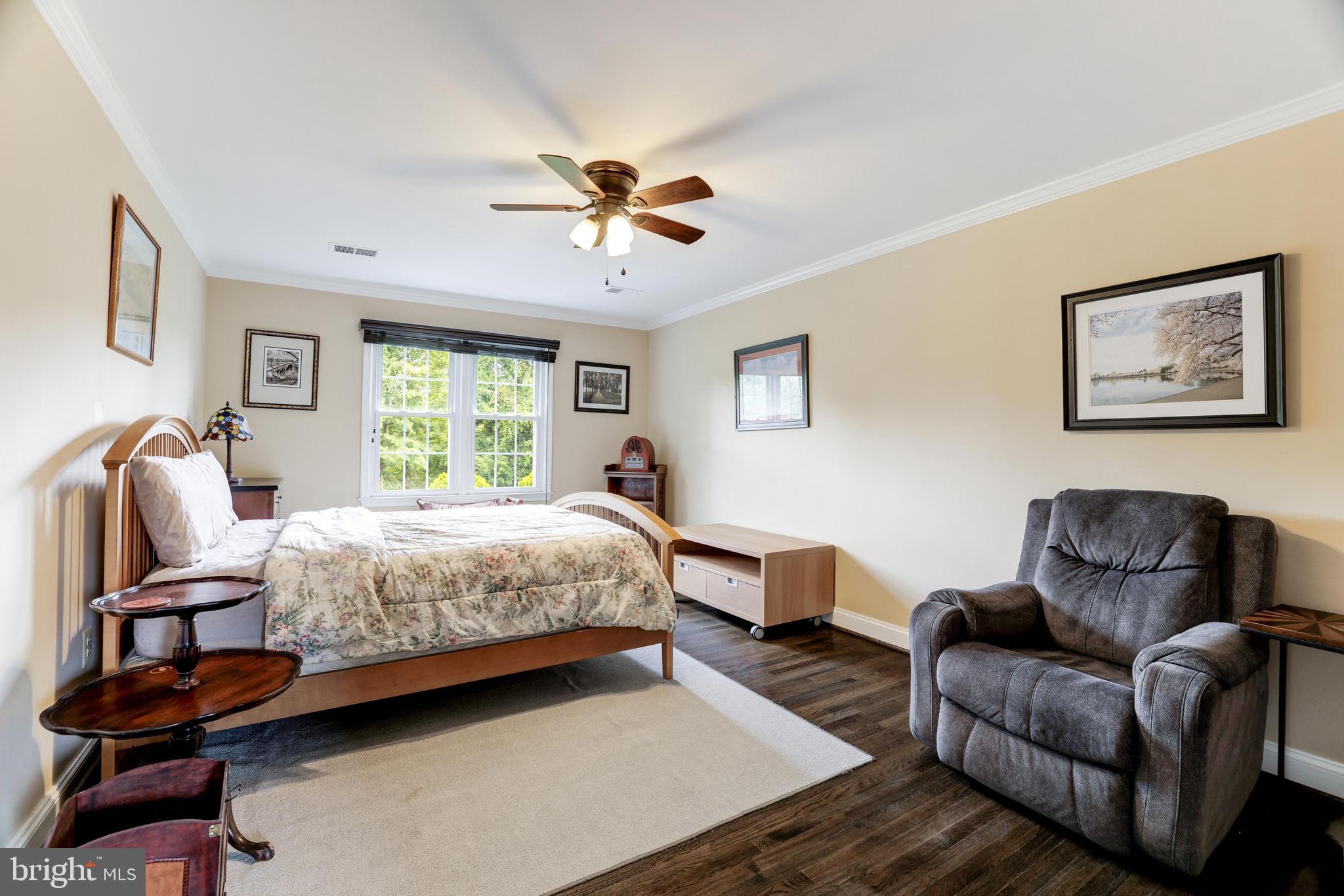 HOLLY KNOLL - Residential