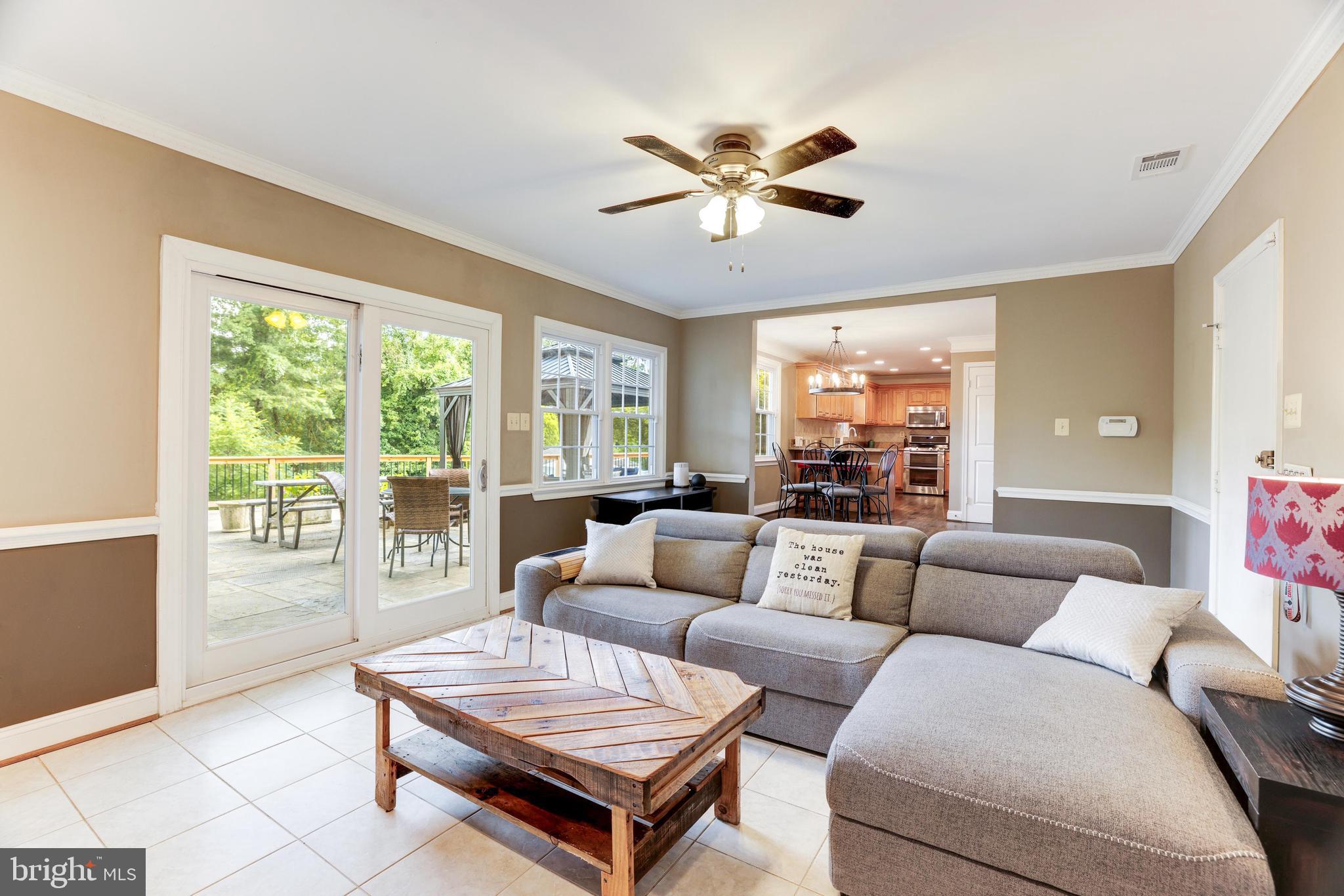 HOLLY KNOLL - Residential