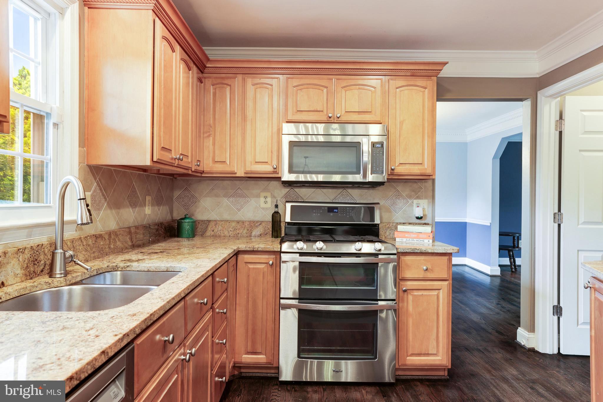 HOLLY KNOLL - Residential