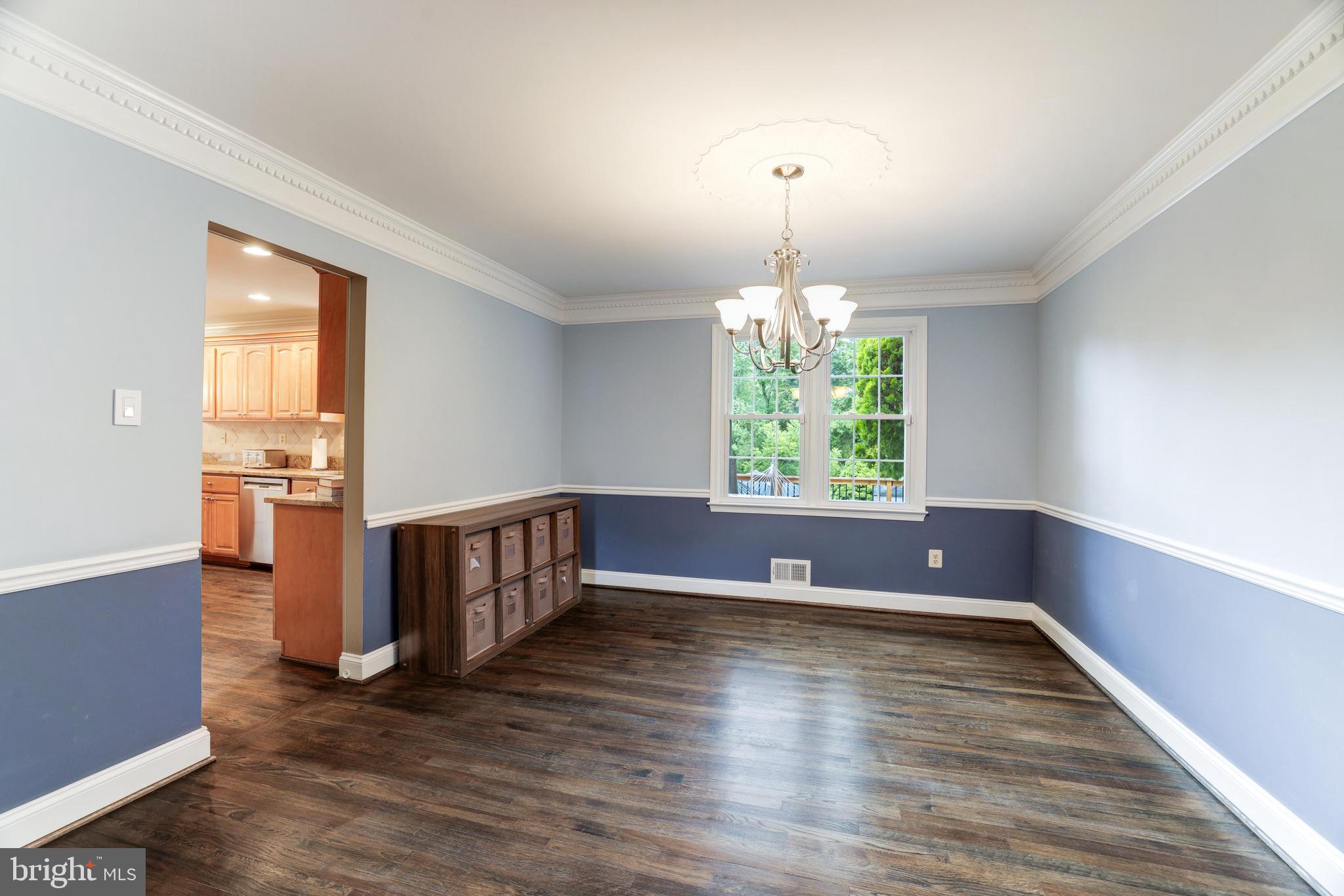 HOLLY KNOLL - Residential