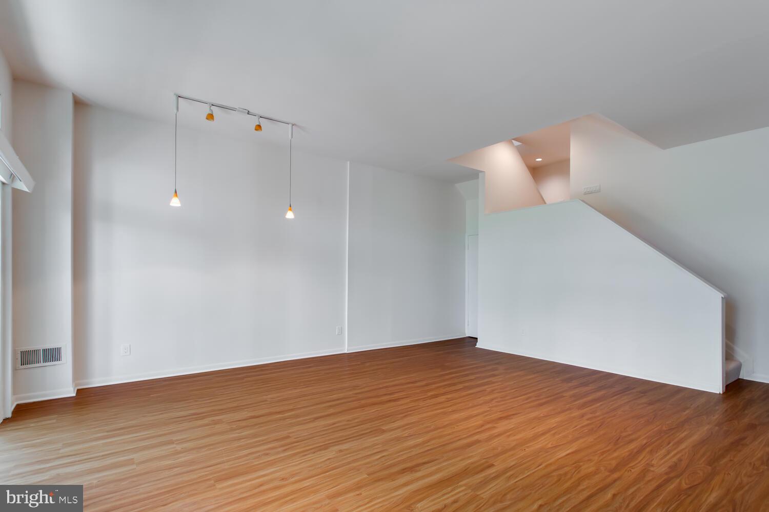 RESTON - Residential Lease