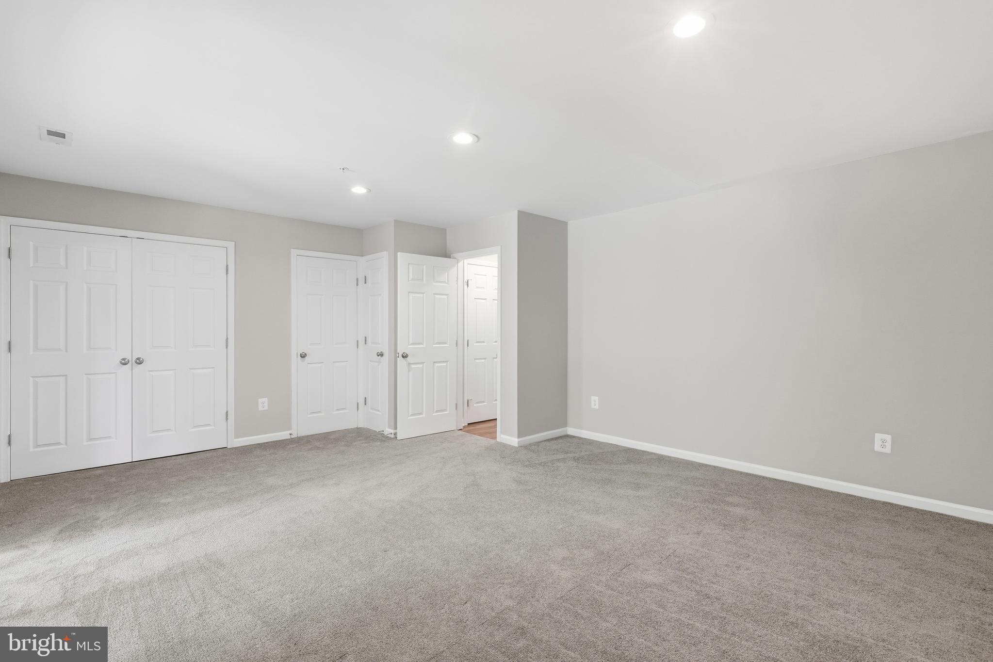 EMERALD KNOLLS - Residential