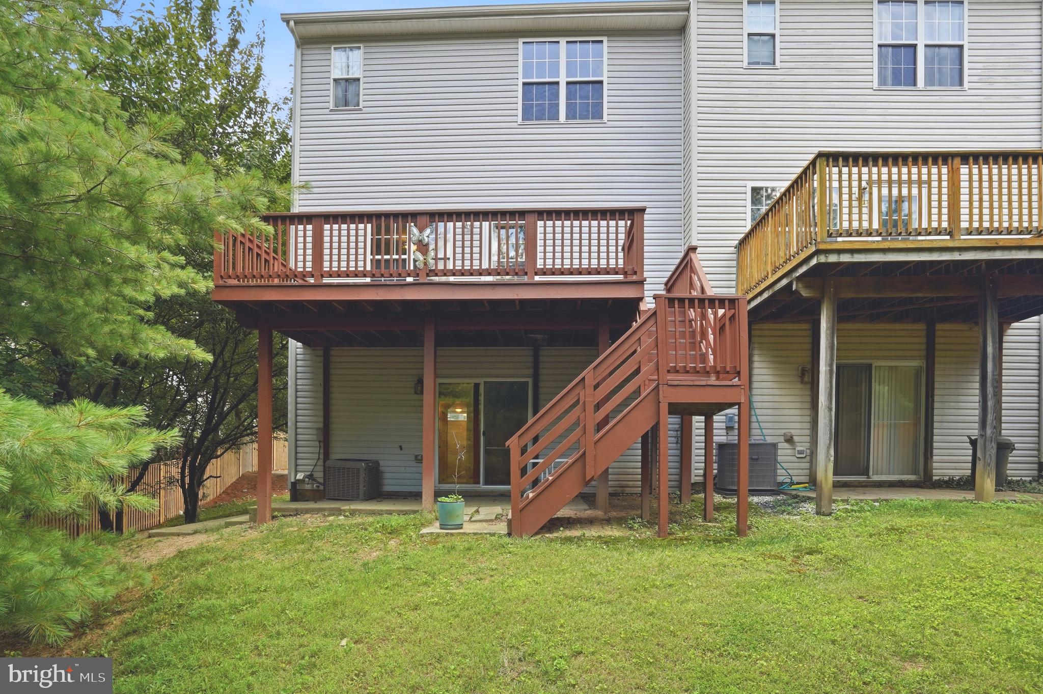 EMERALD KNOLLS - Residential