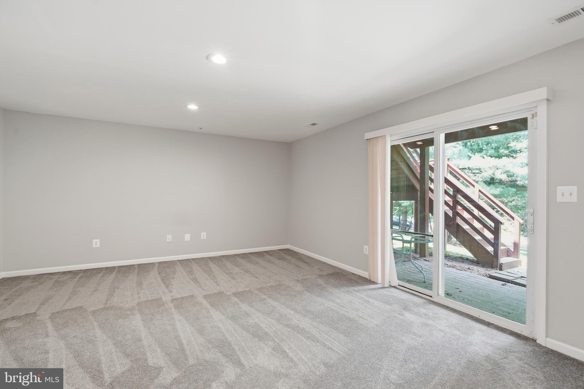 EMERALD KNOLLS - Residential
