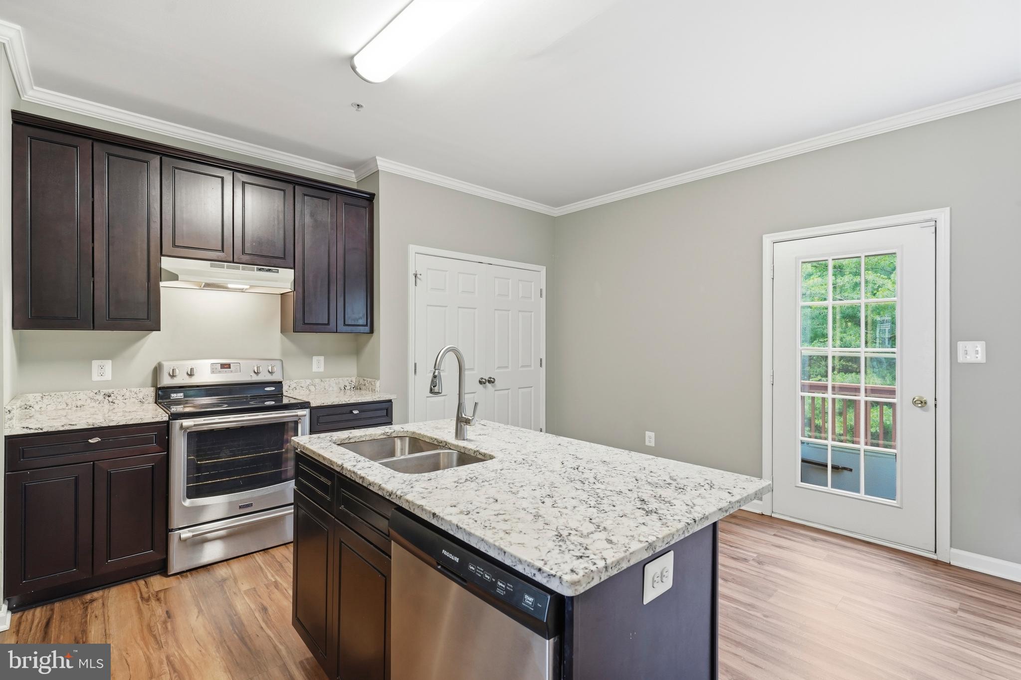 EMERALD KNOLLS - Residential