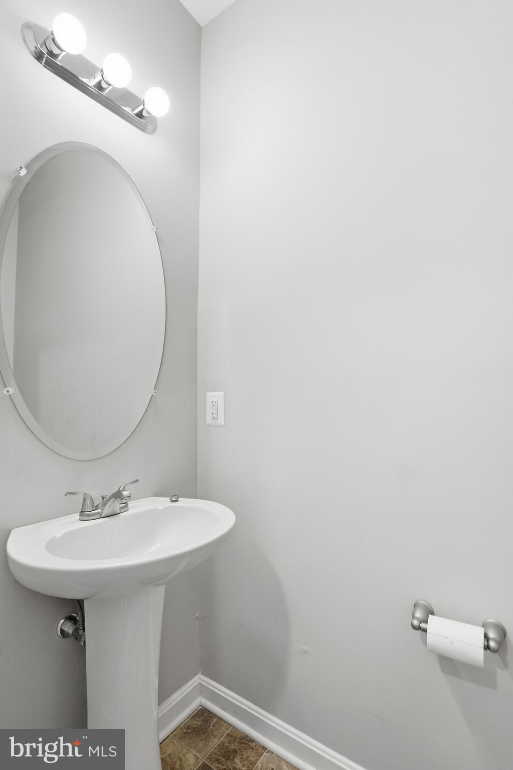 EMERALD KNOLLS - Residential