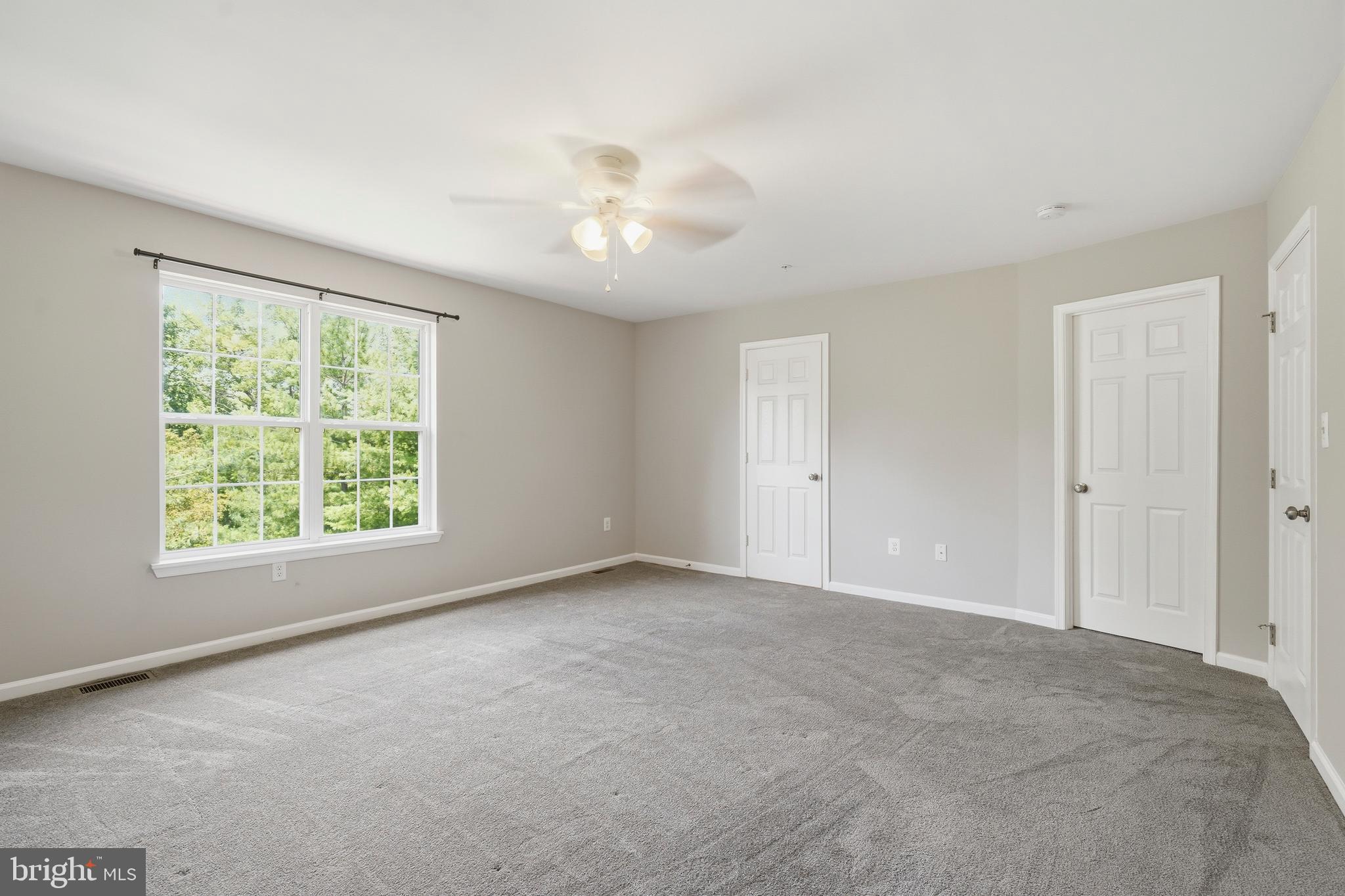 EMERALD KNOLLS - Residential
