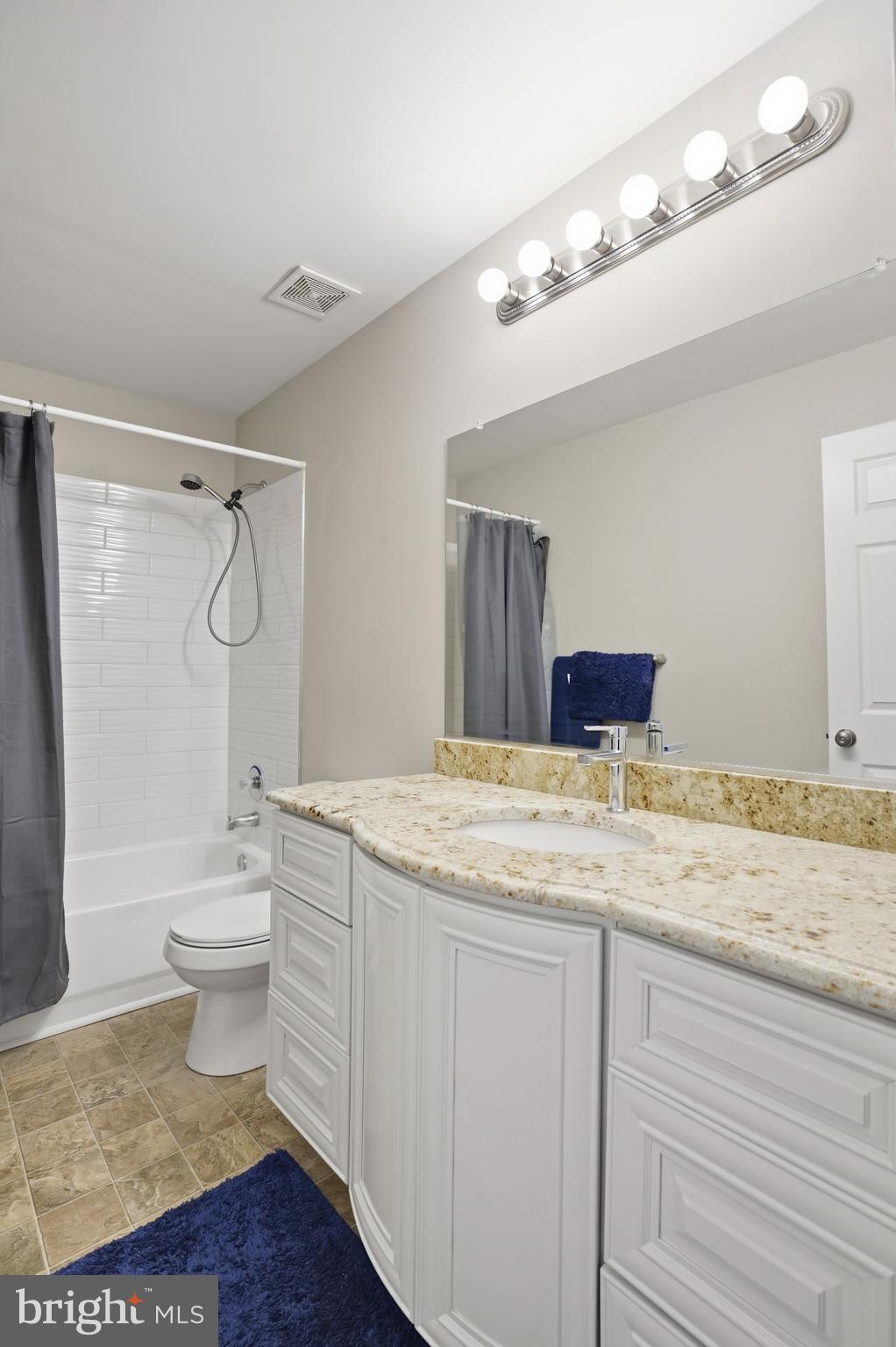 EMERALD KNOLLS - Residential
