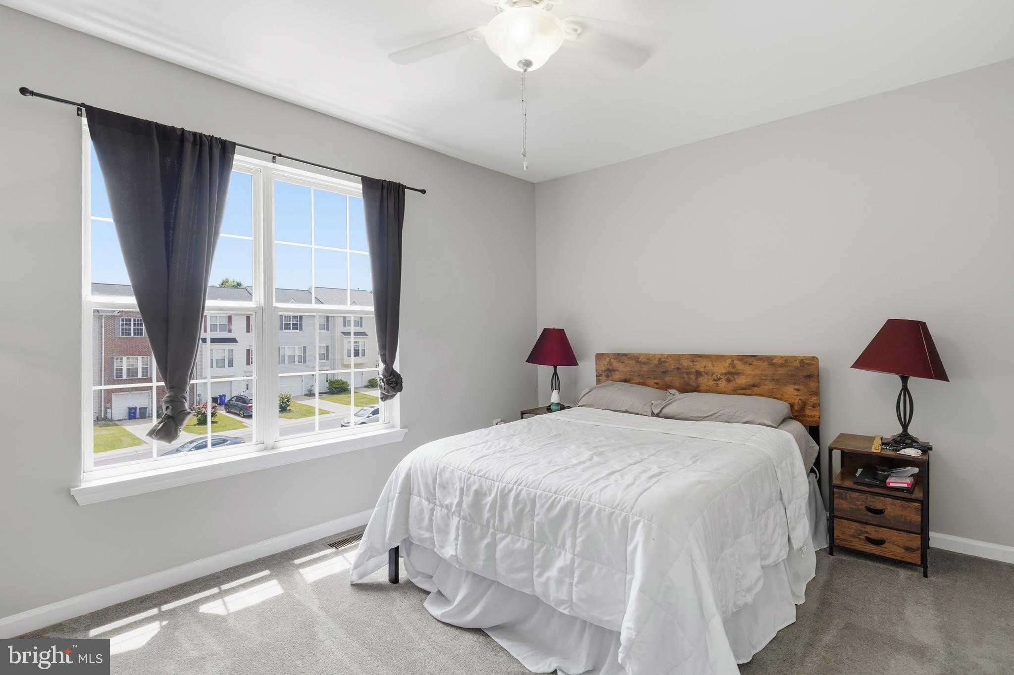 EMERALD KNOLLS - Residential