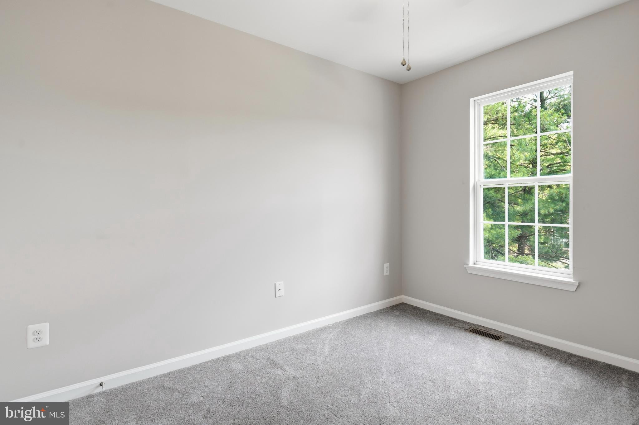 EMERALD KNOLLS - Residential