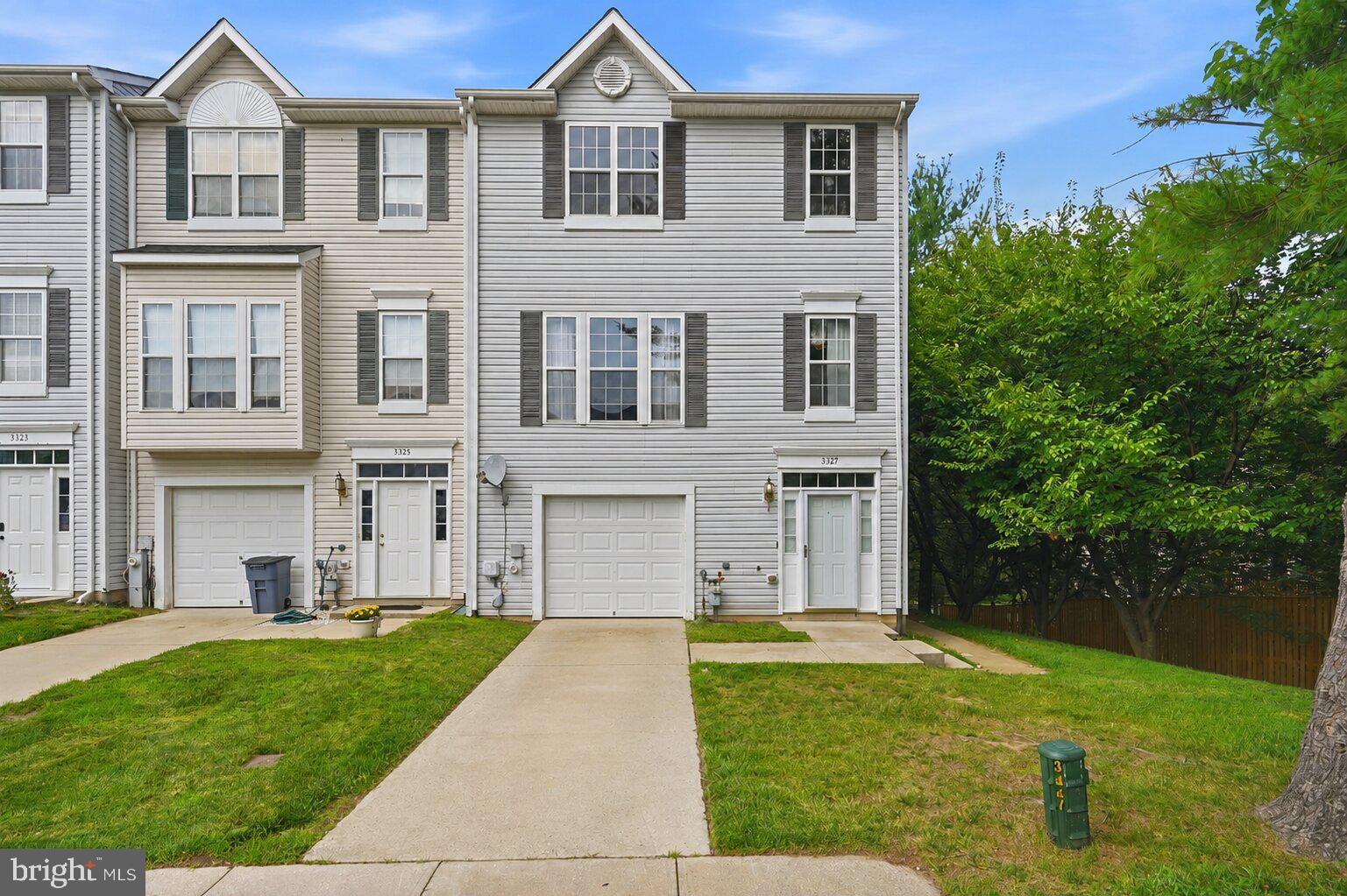 EMERALD KNOLLS - Residential