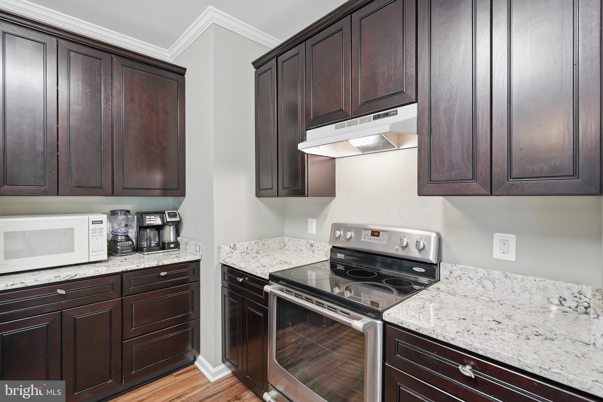 EMERALD KNOLLS - Residential