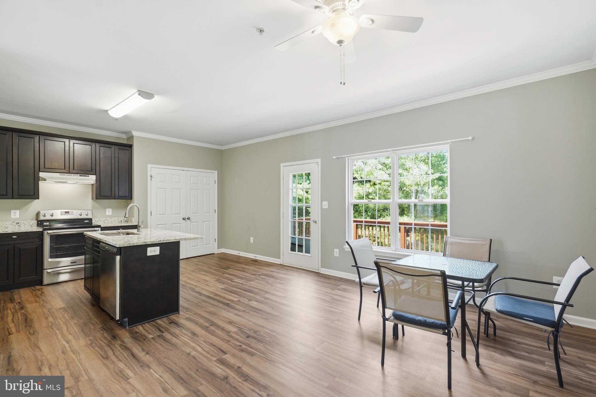 EMERALD KNOLLS - Residential