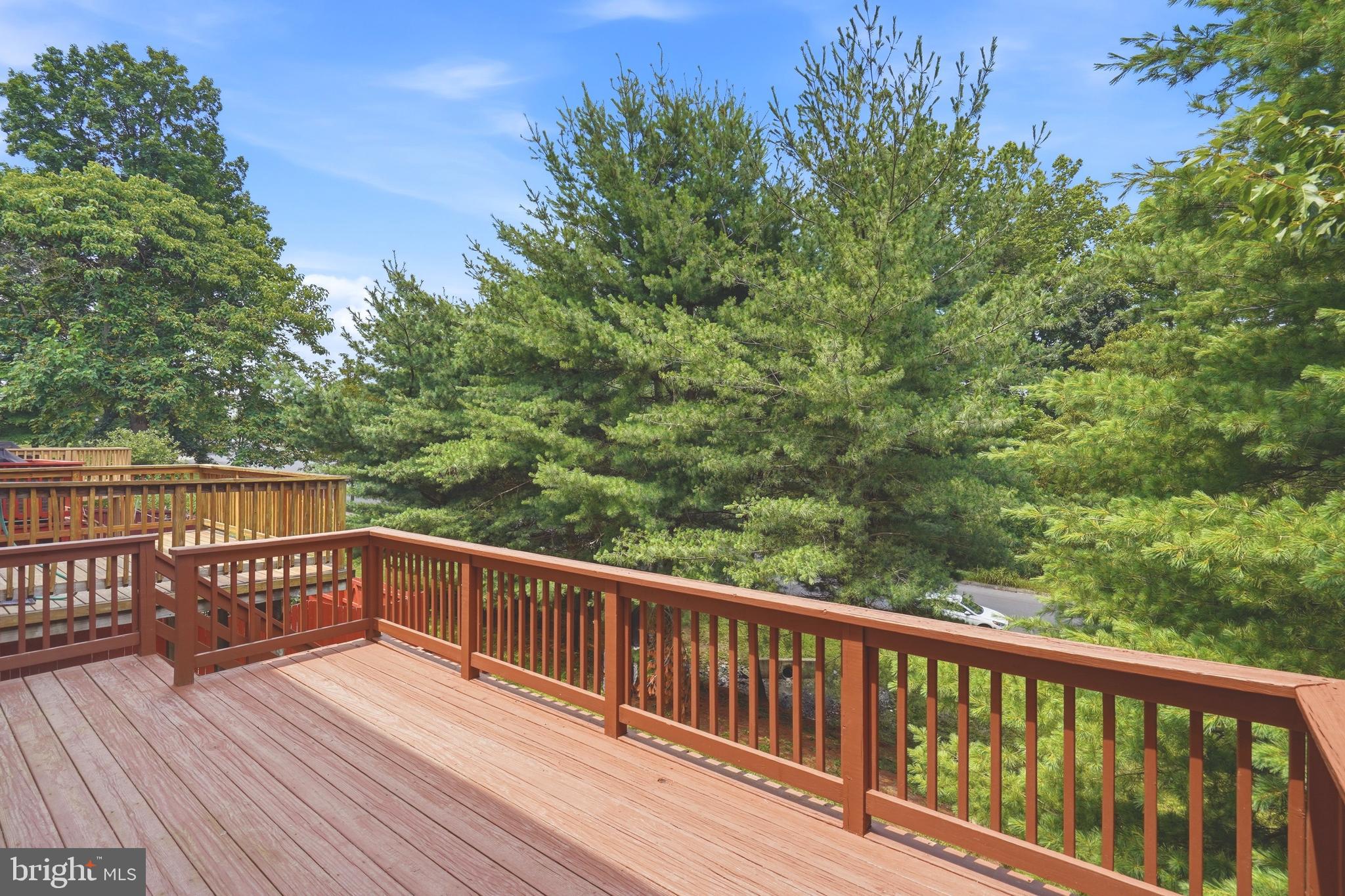 EMERALD KNOLLS - Residential