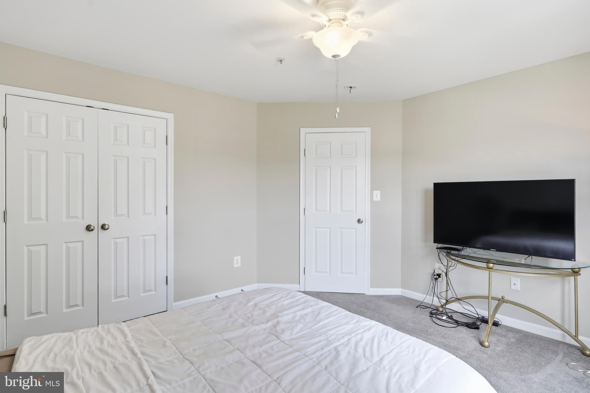 EMERALD KNOLLS - Residential