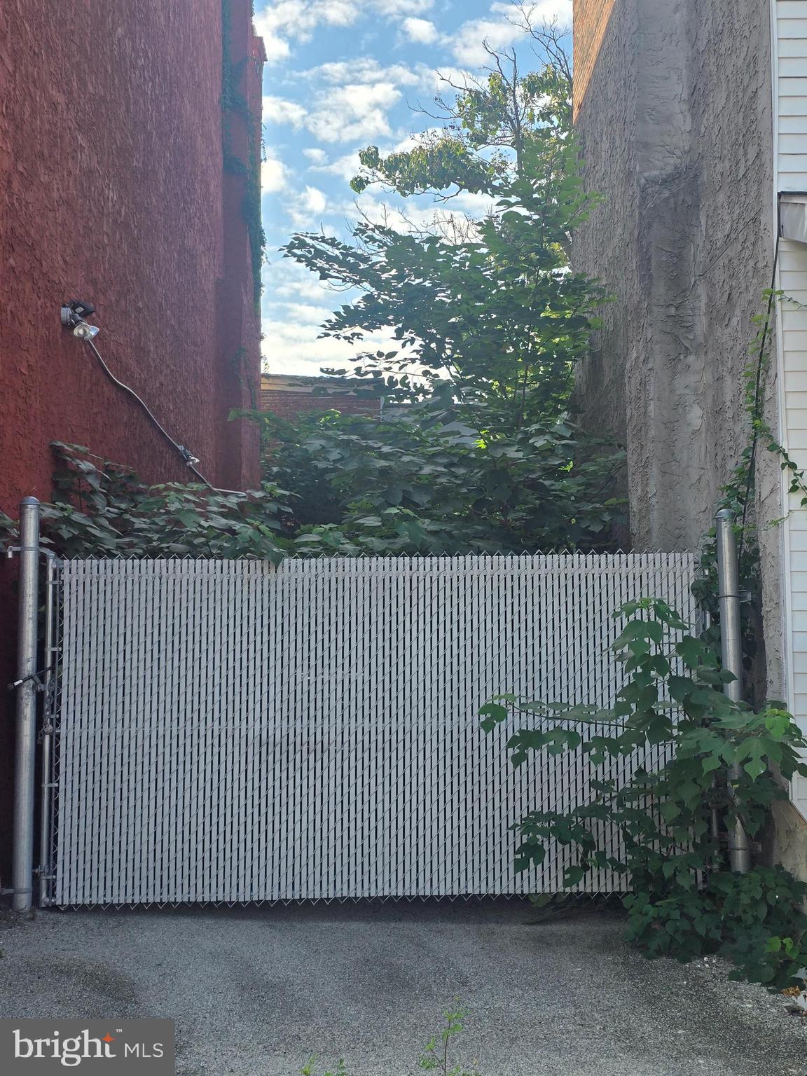 The seller will prefer to sell the lot and the building together. The building is listed as 4500-2 Westminster Ave. CHRISTMAS CAME EARLY. THE SELLER JUST REDUCED THE PRICE TO 515K FROM 660K FOR BOTH BUILDING AND LAND.
SEND YOUR OFFERS.