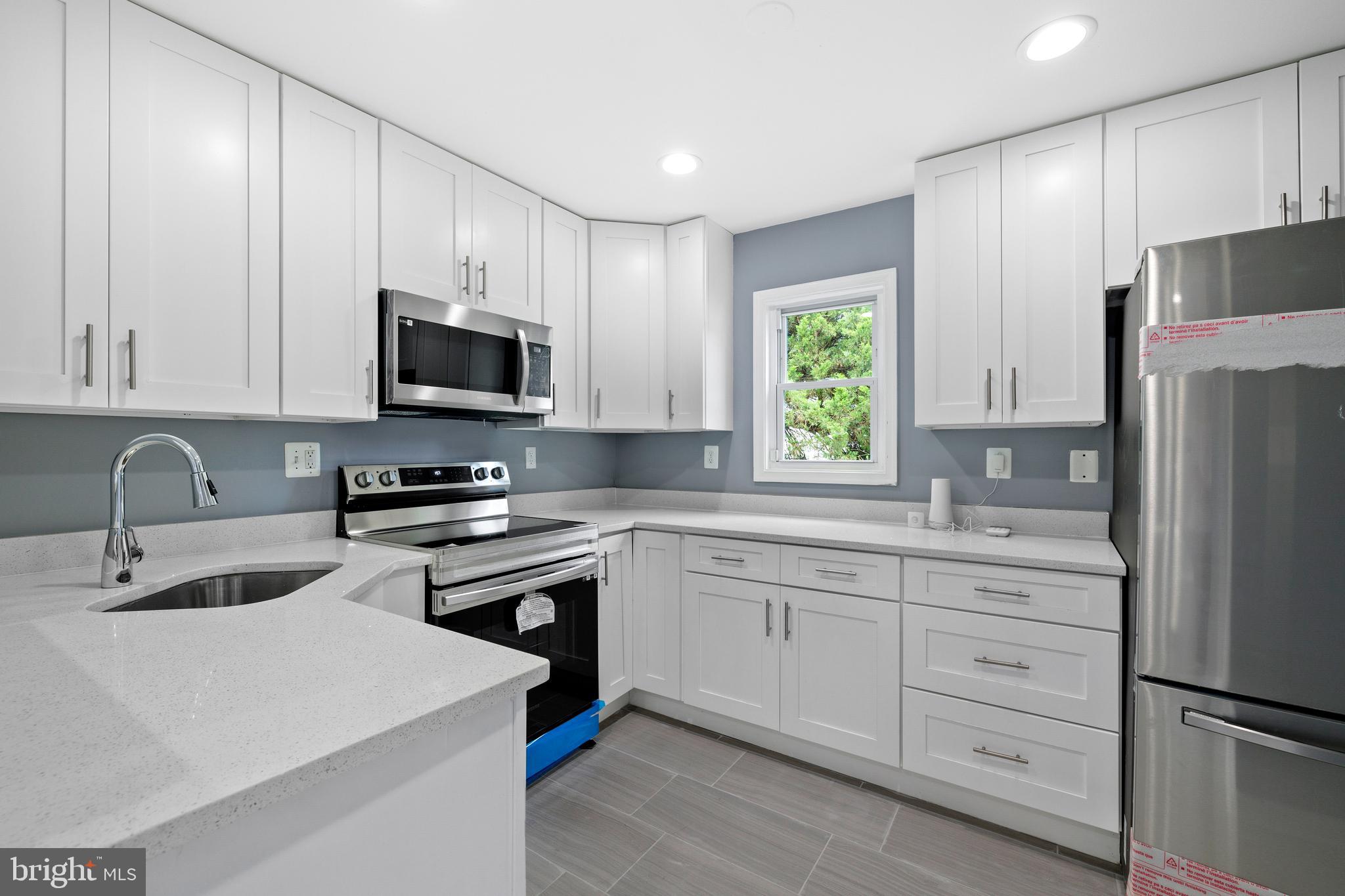 CENTRAL PARK CONDO - Residential