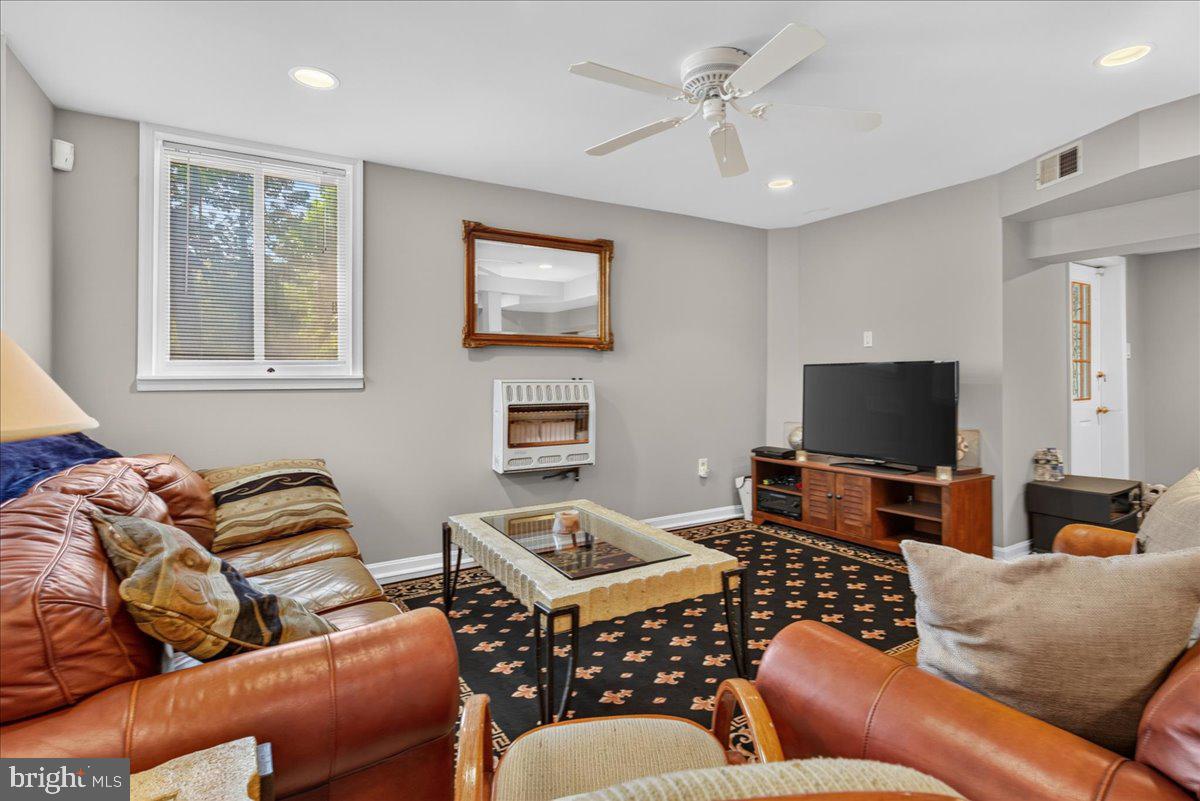 TREELINE ESTS - Residential