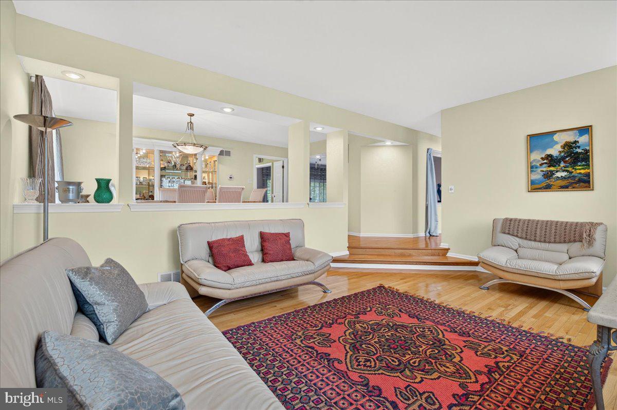 TREELINE ESTS - Residential