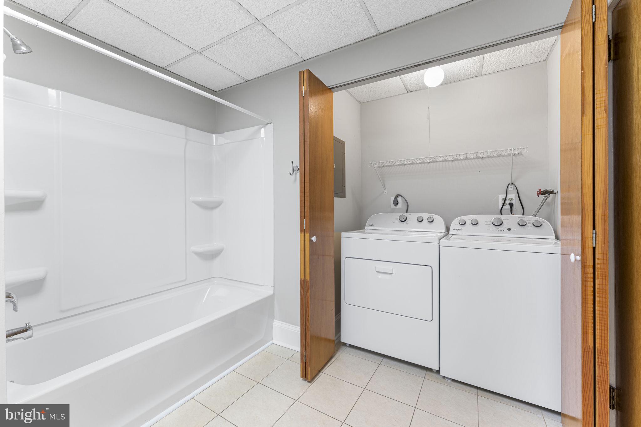 KING MANOR - Residential Lease